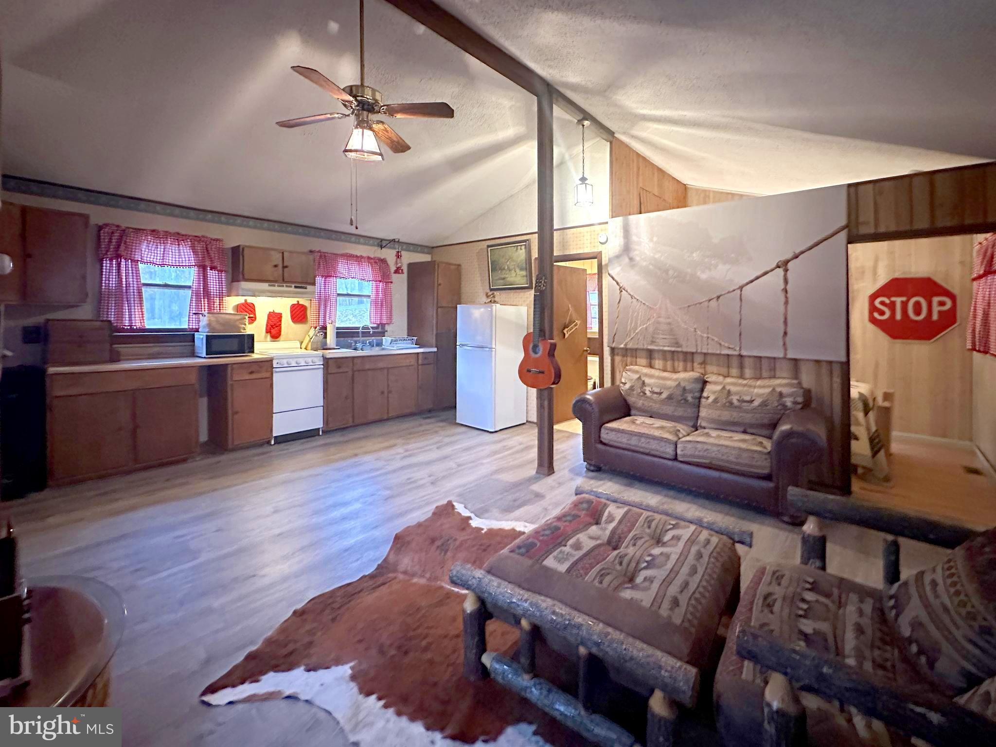 SLEEPY CREEK MT RETREAT - Residential