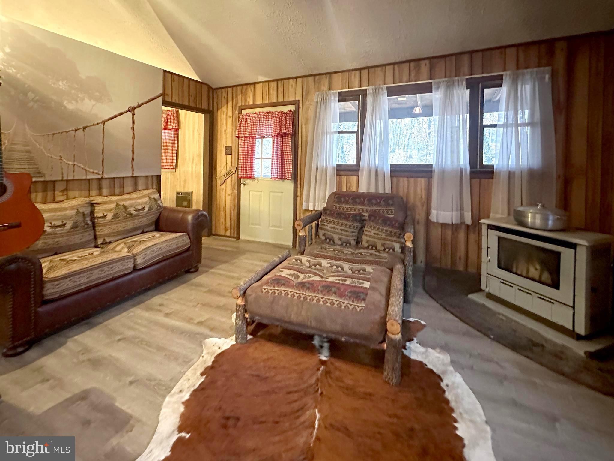 SLEEPY CREEK MT RETREAT - Residential