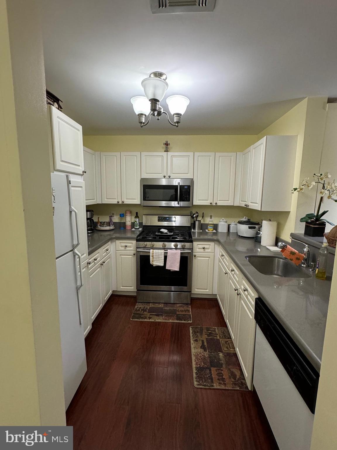 SAVOY PARK CONDOMINIUMS - Residential