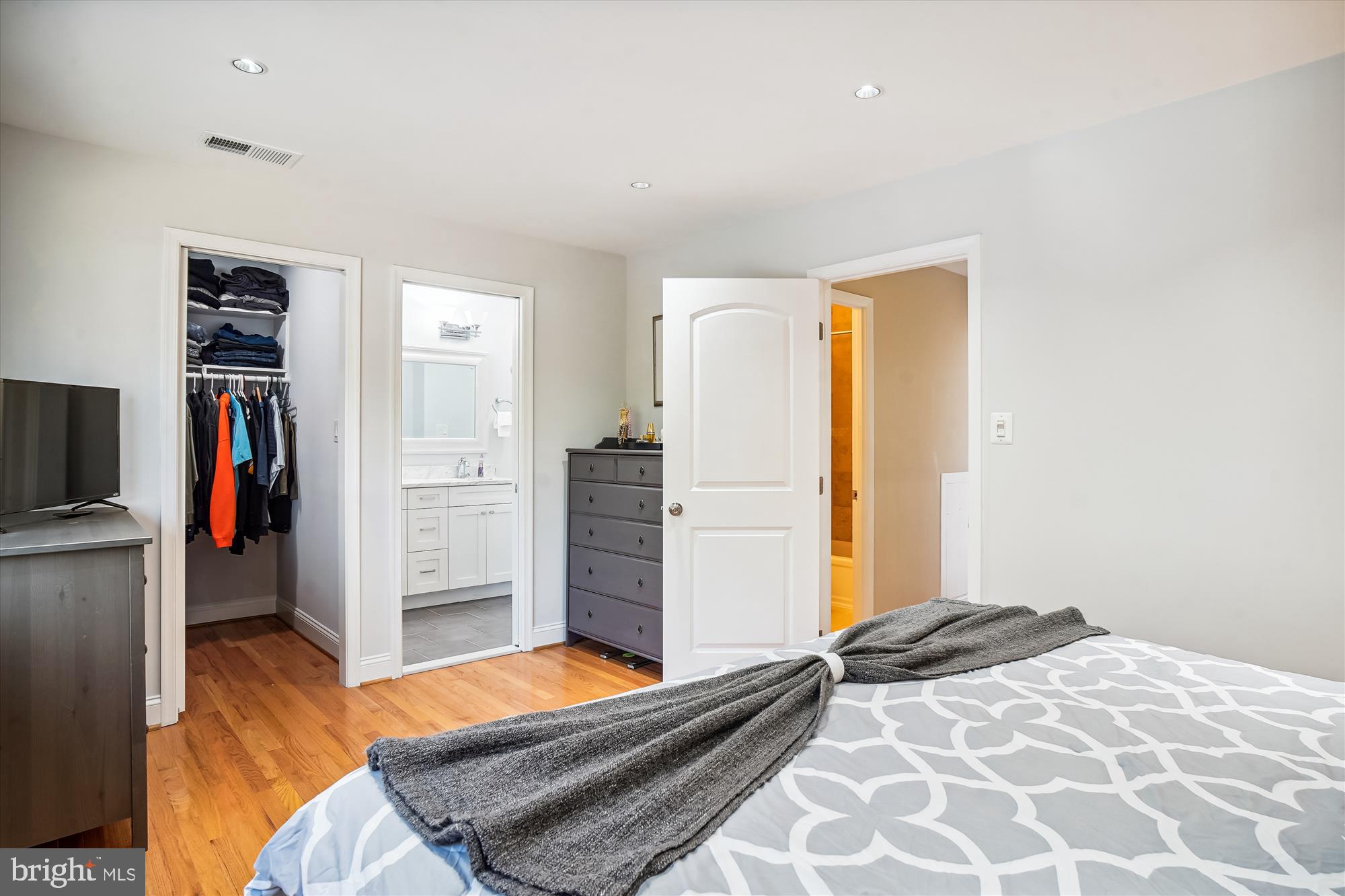 OLNEY SQUARE - Residential