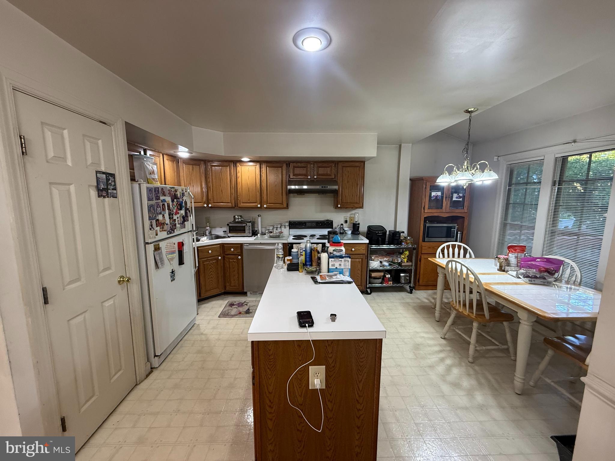 SEVEN OAKS - Residential Lease