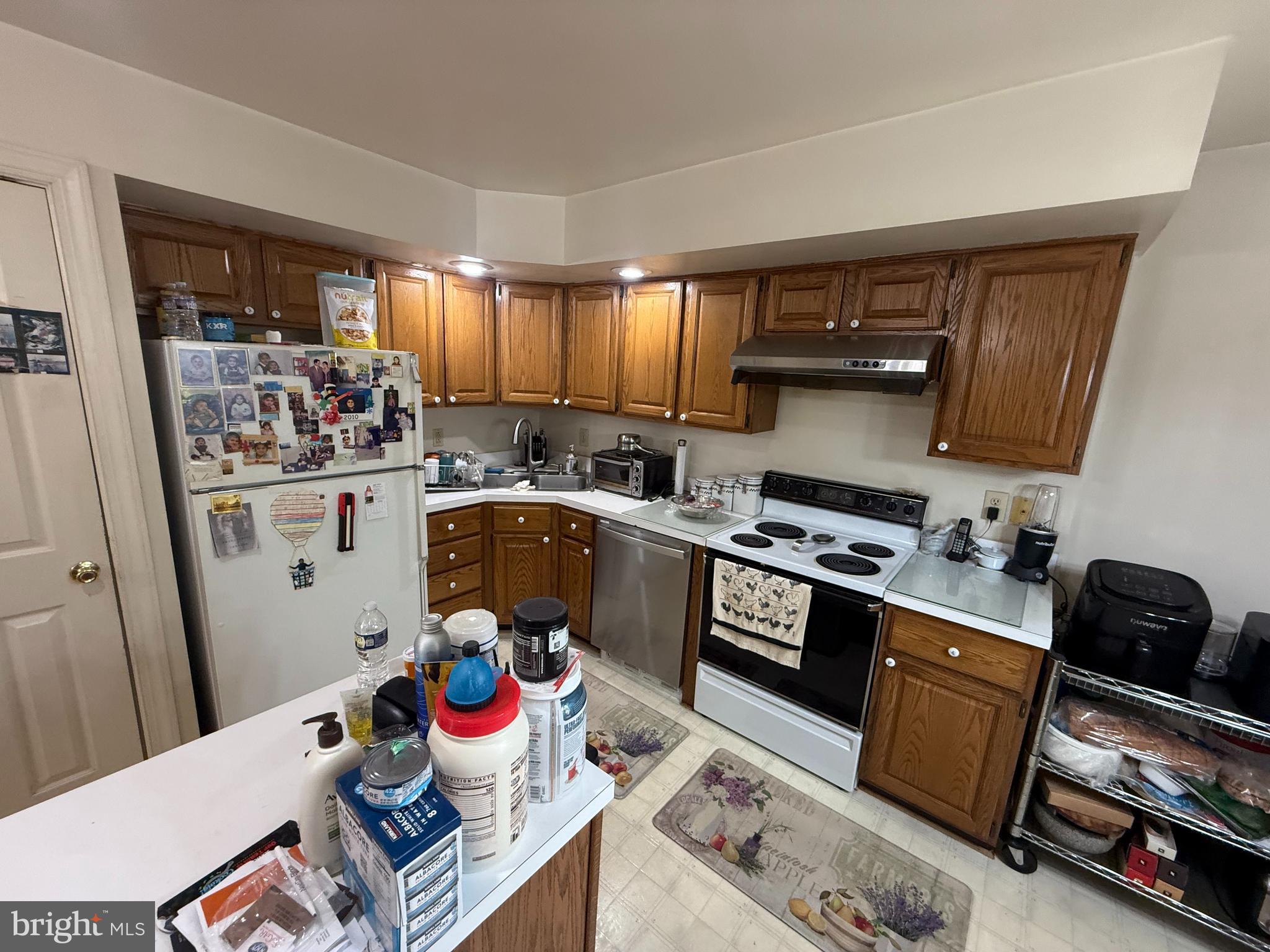 SEVEN OAKS - Residential Lease