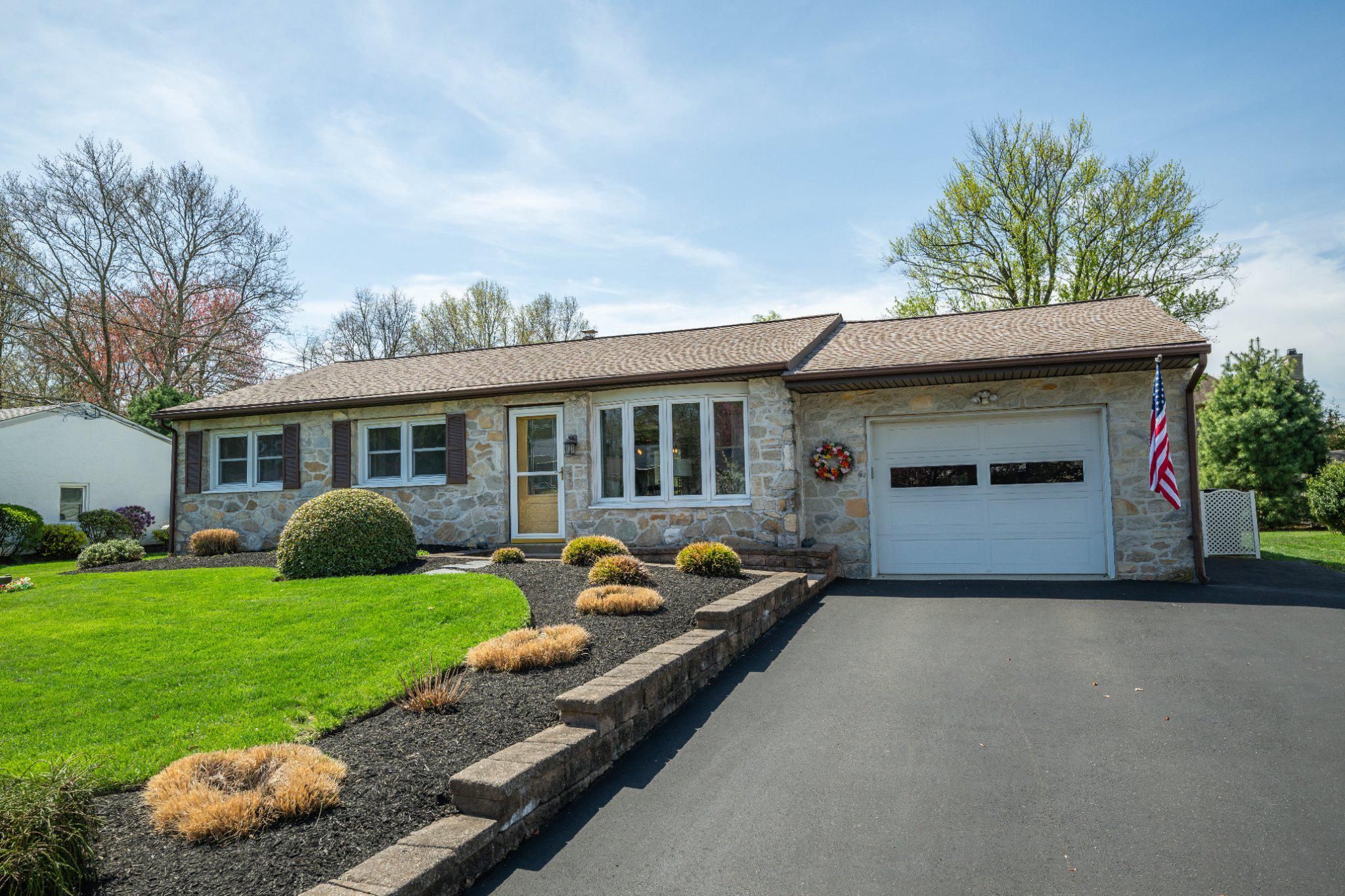 1320 WOODSIDE AVENUE