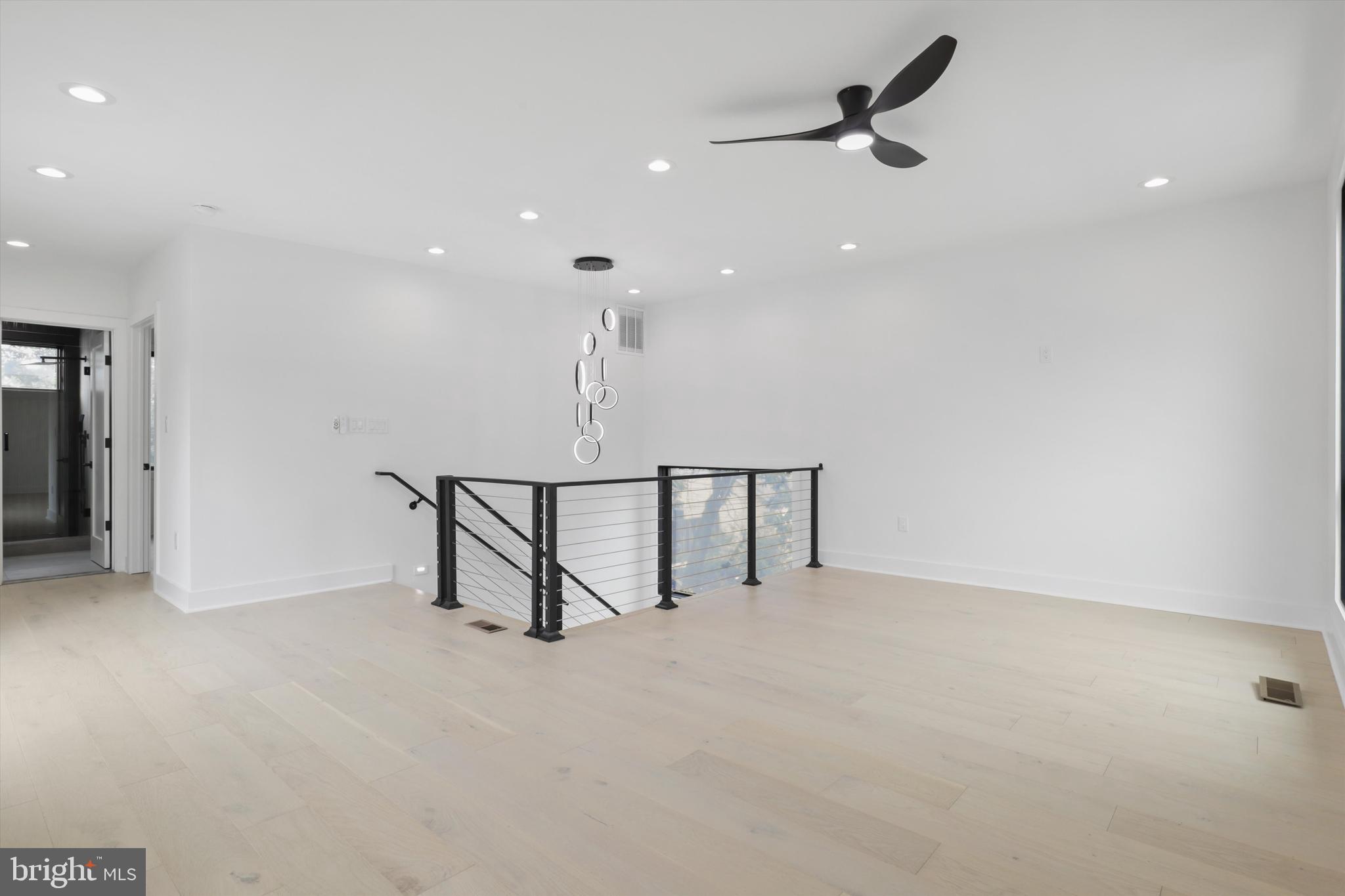 ADDISON HEIGHTS - Residential