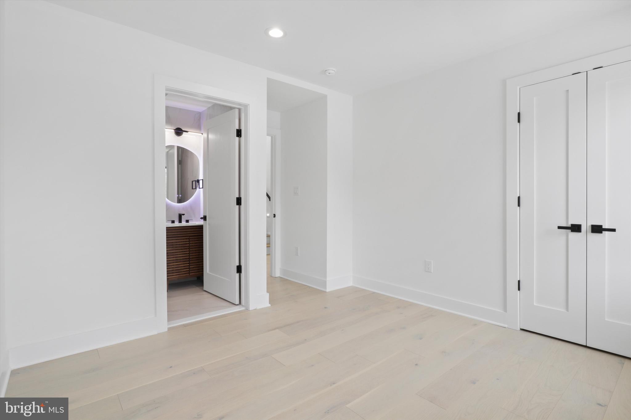 ADDISON HEIGHTS - Residential