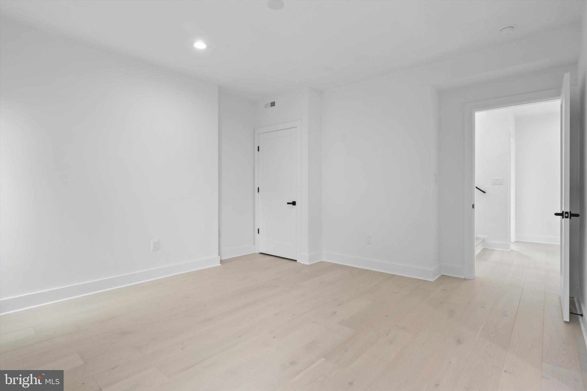 ADDISON HEIGHTS - Residential