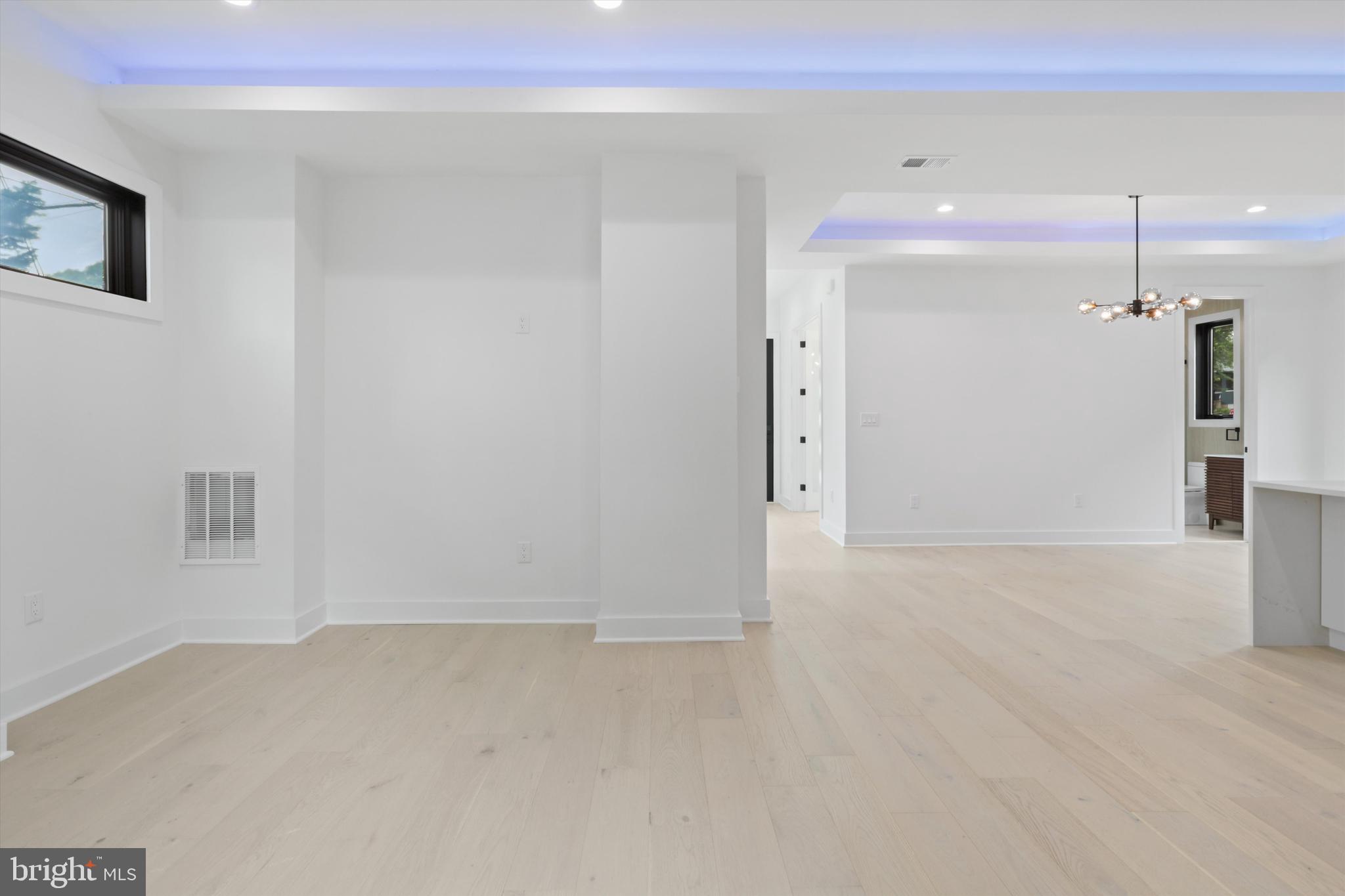 ADDISON HEIGHTS - Residential