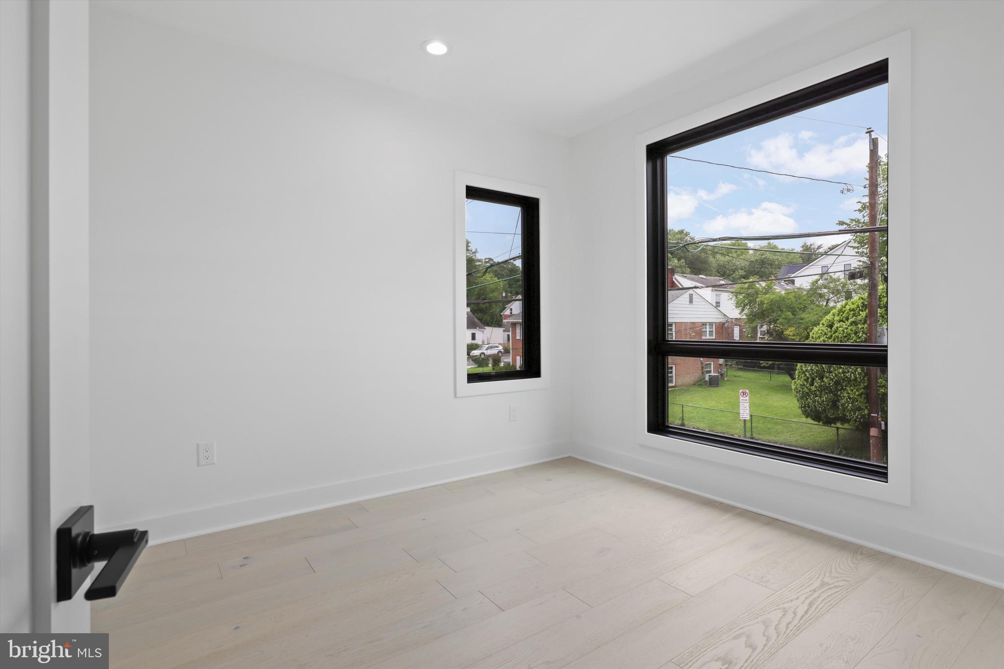 ADDISON HEIGHTS - Residential