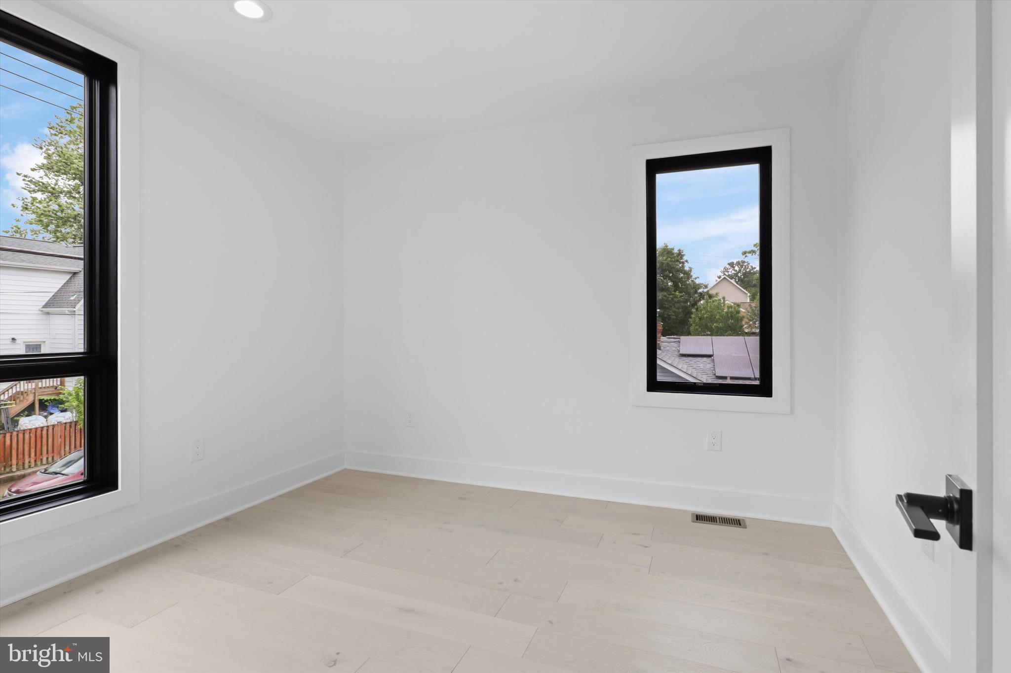 ADDISON HEIGHTS - Residential