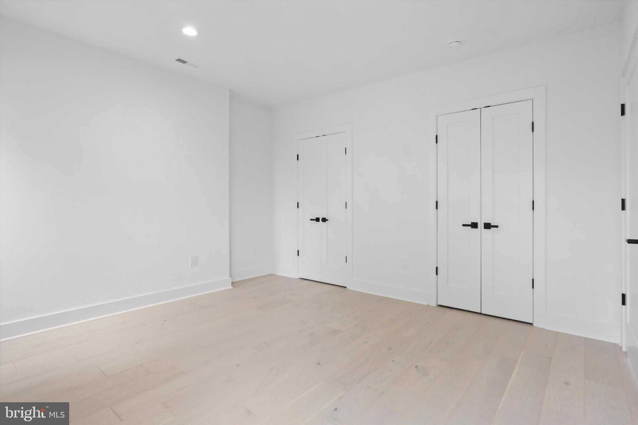 ADDISON HEIGHTS - Residential