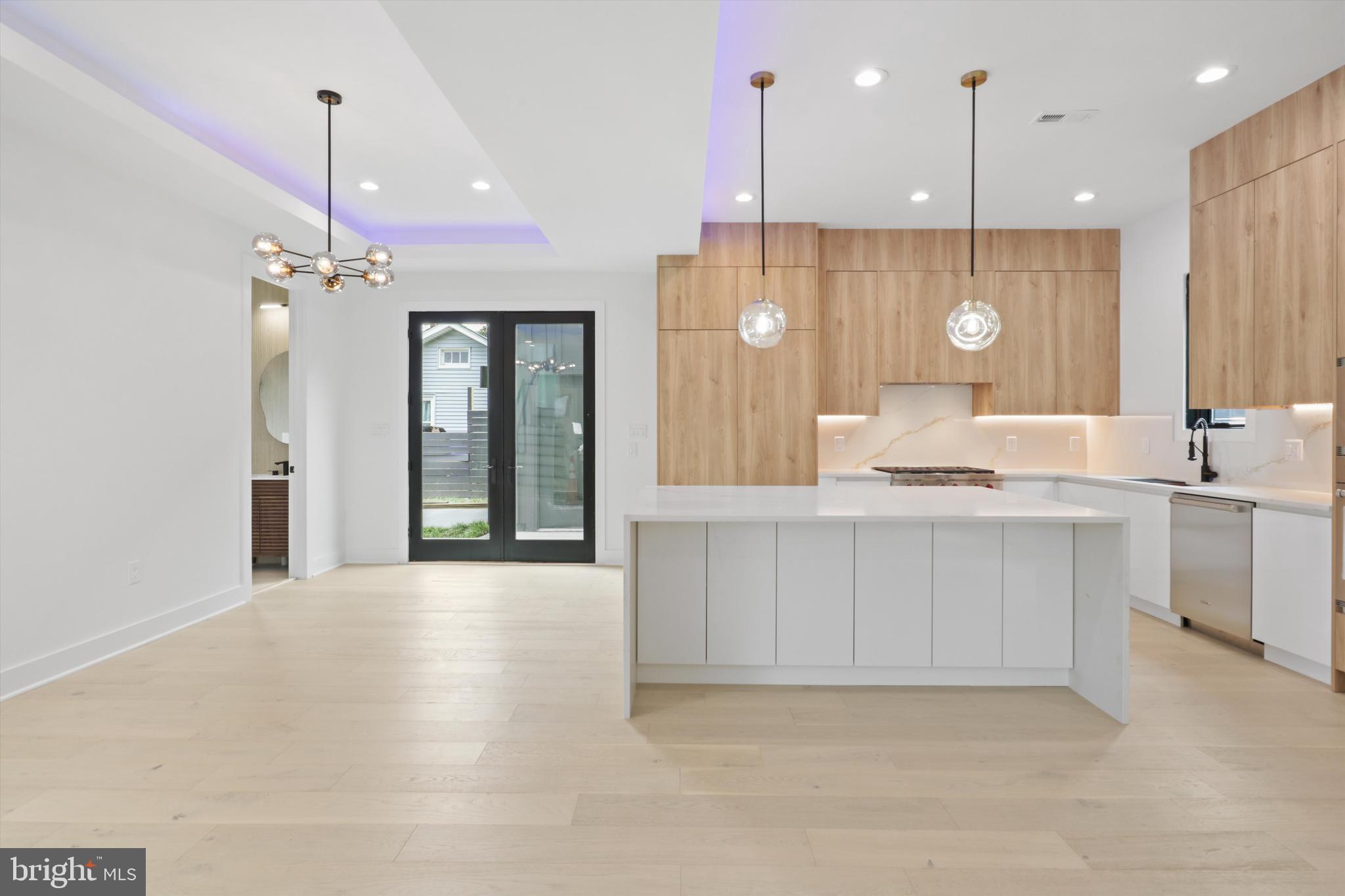 ADDISON HEIGHTS - Residential