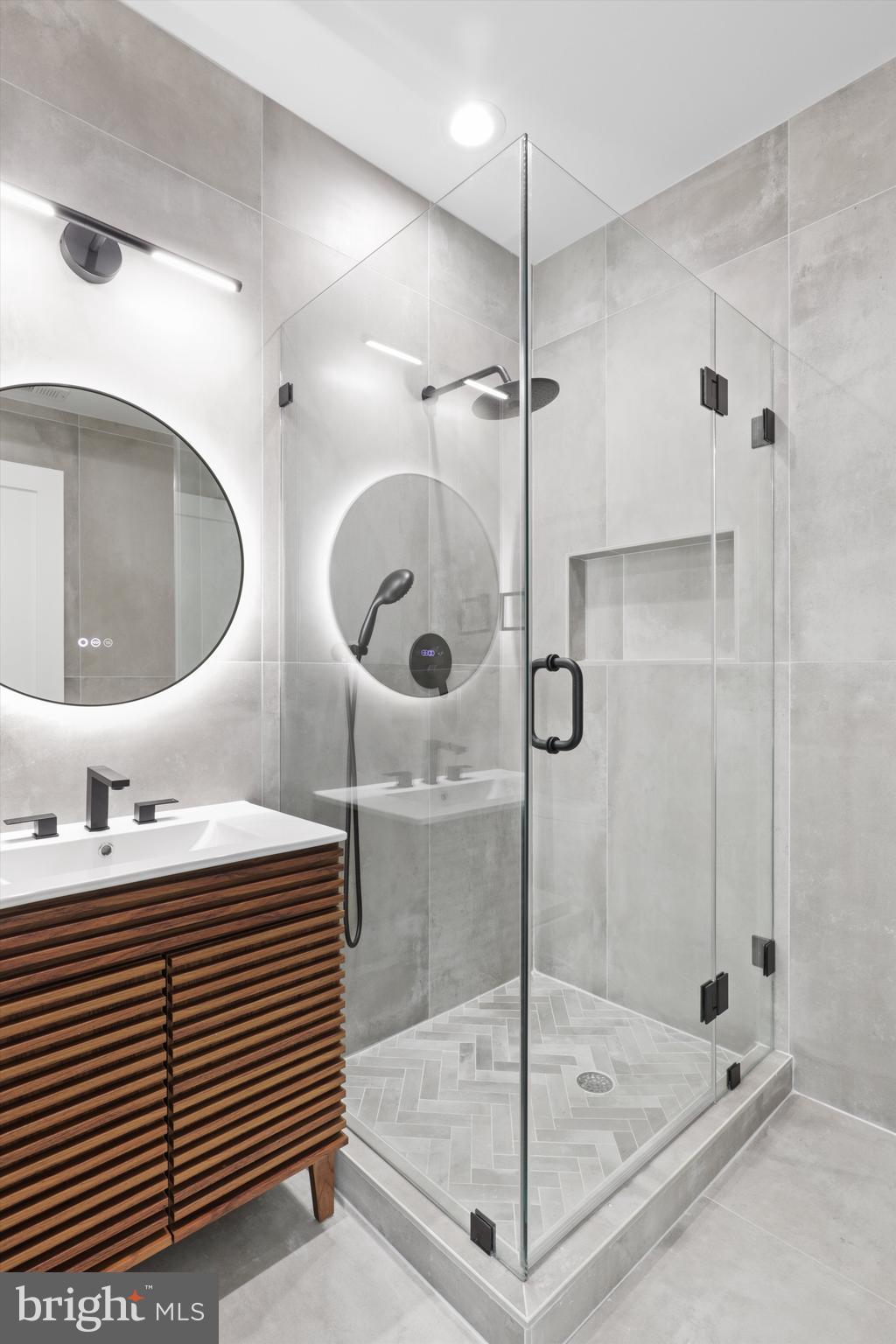 ADDISON HEIGHTS - Residential