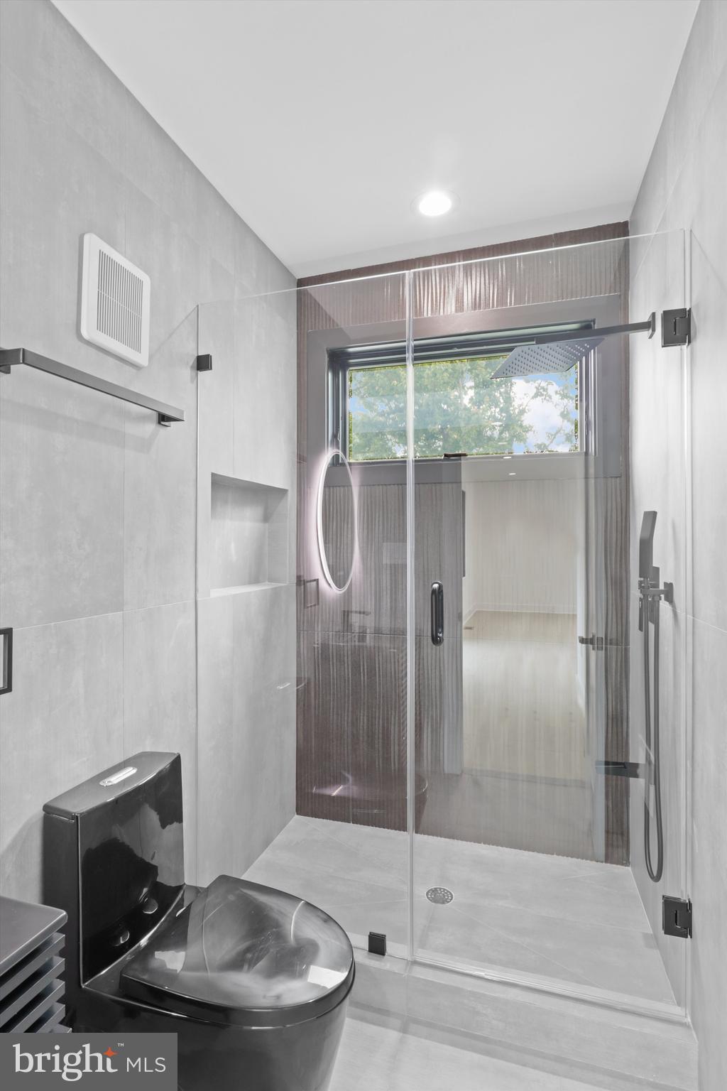 ADDISON HEIGHTS - Residential