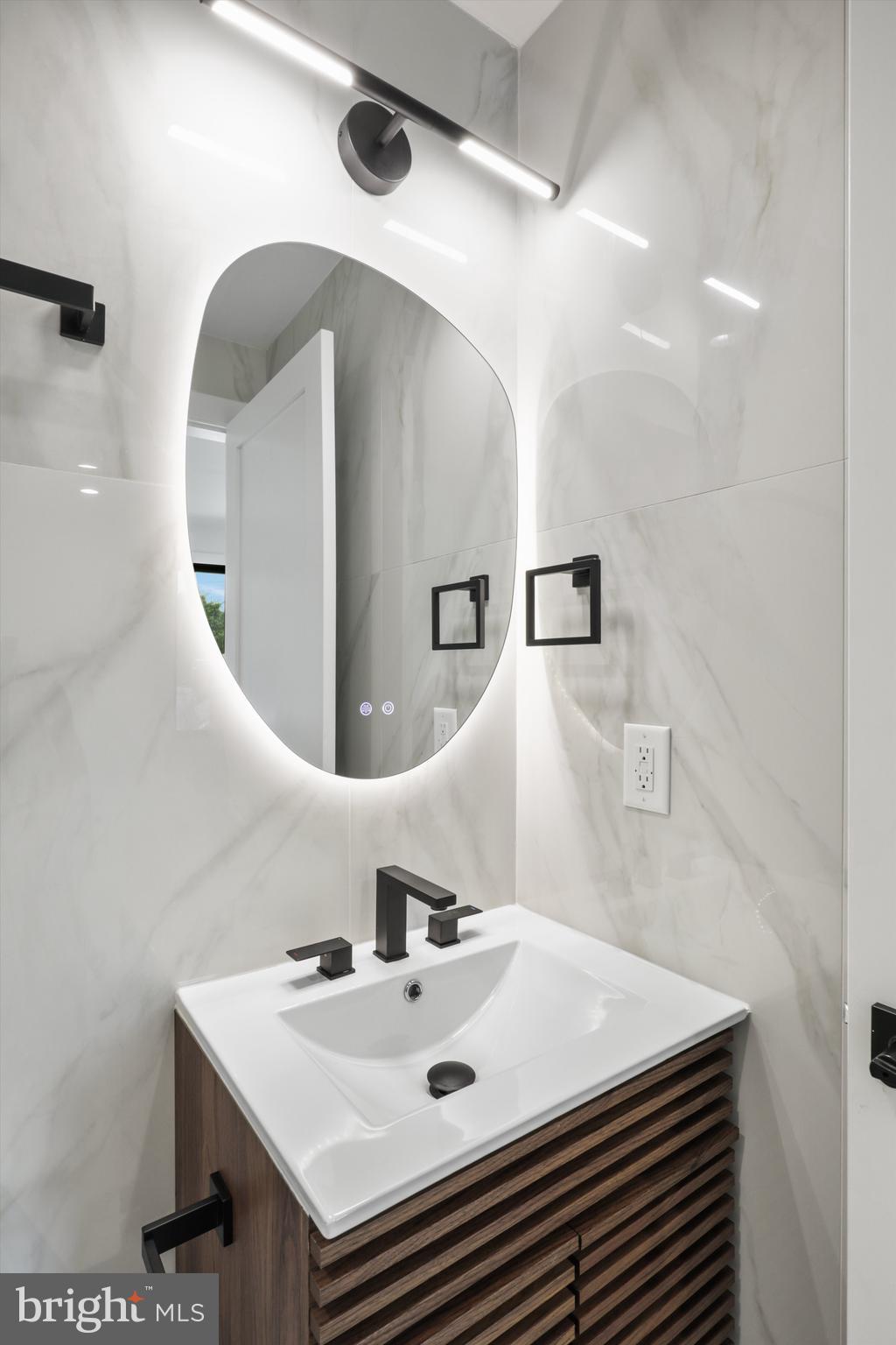 ADDISON HEIGHTS - Residential