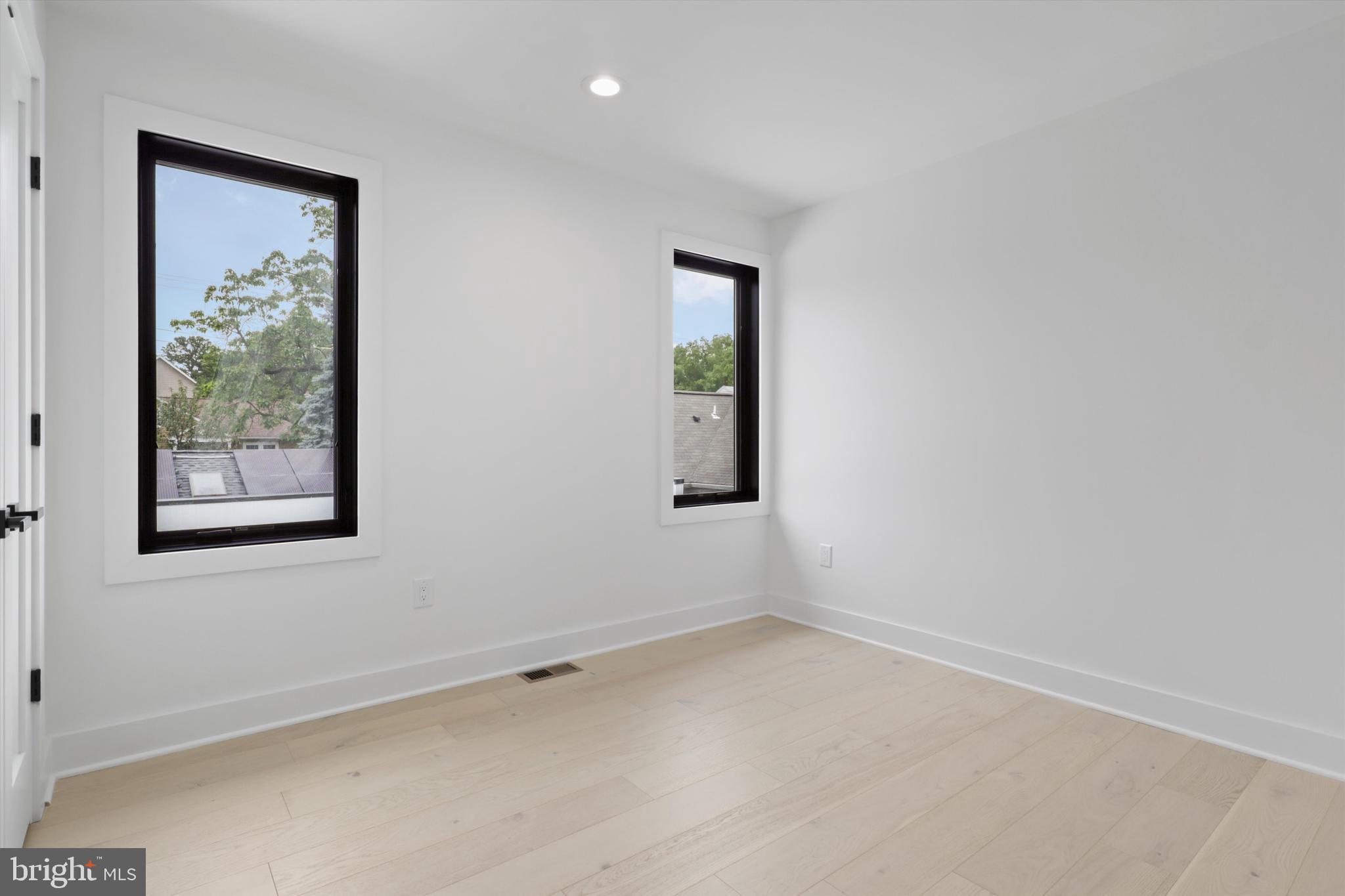 ADDISON HEIGHTS - Residential