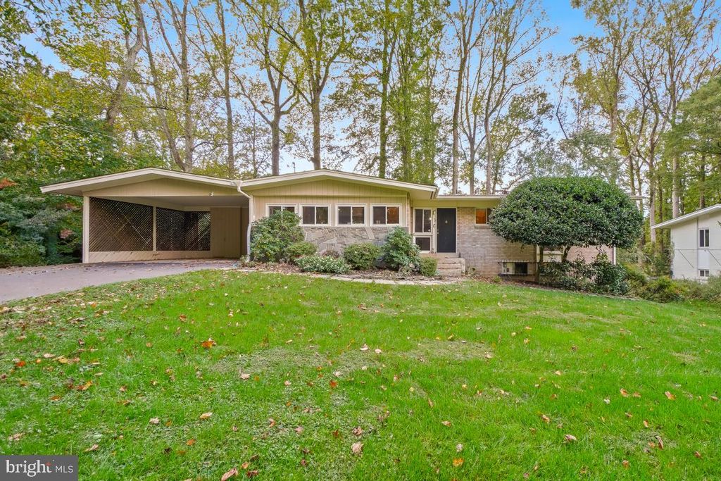 Photo of 9012 Honeybee Lane, BETHESDA, MD 20817 (MLS # MDMC2203752)