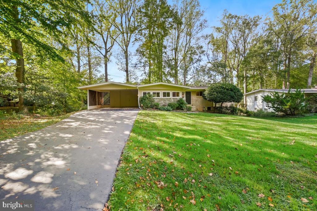 Photo of 9012 Honeybee Lane, BETHESDA, MD 20817 (MLS # MDMC2203752)