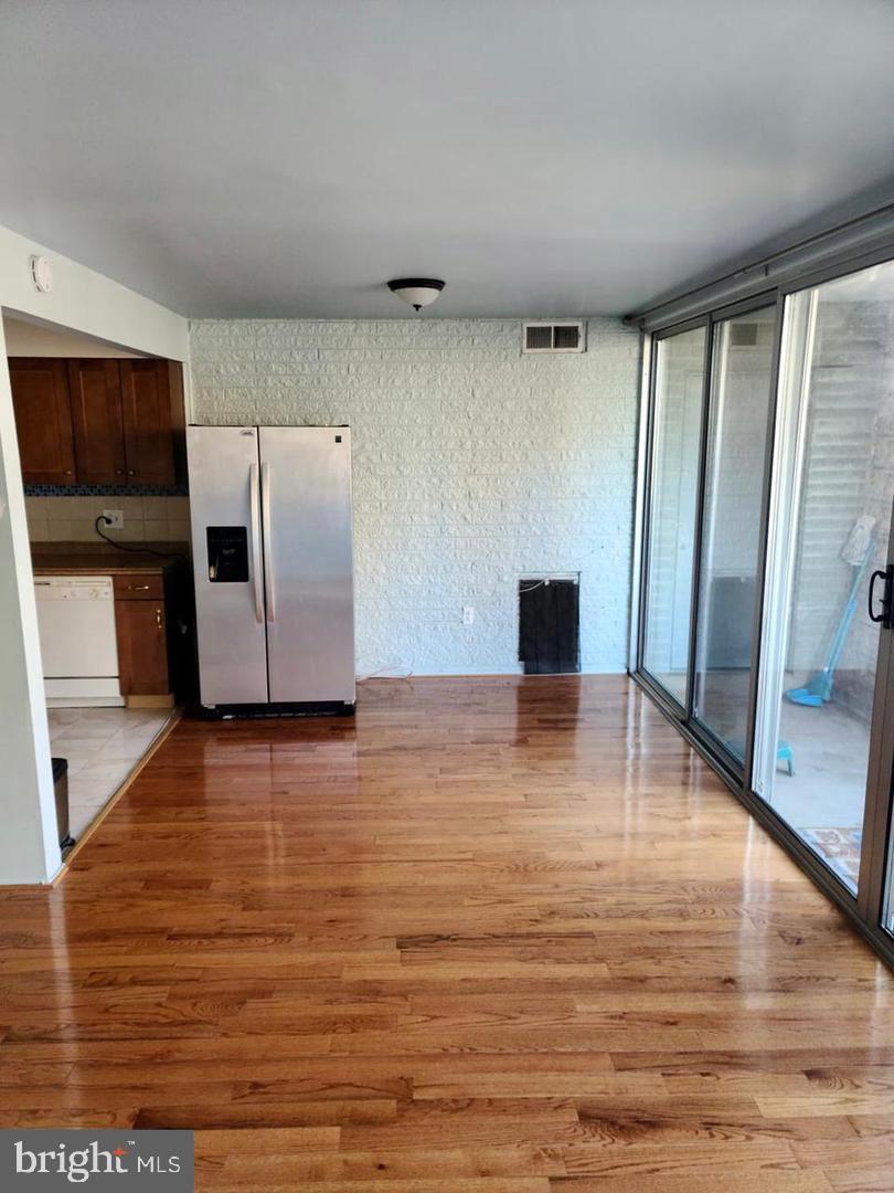 PRESIDENTIAL PARK - Residential Lease