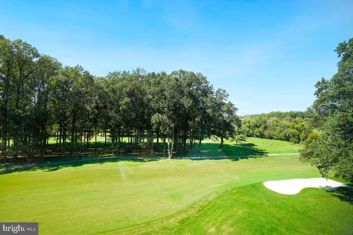 TURNBERRY COURTS AT LEIS - Residential