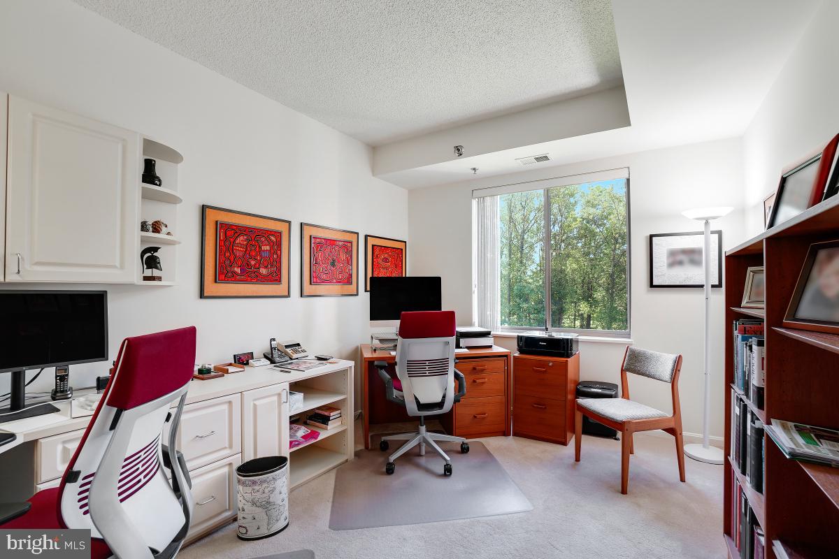 TURNBERRY COURTS AT LEIS - Residential