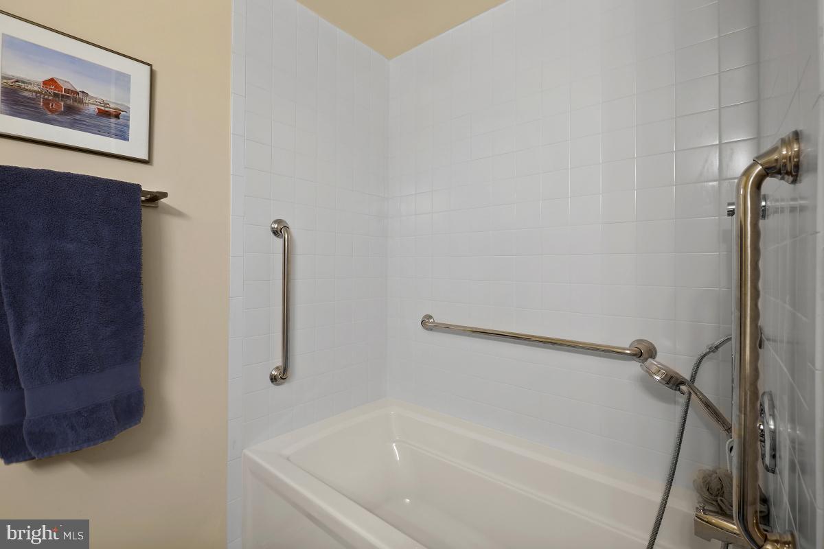 TURNBERRY COURTS AT LEIS - Residential