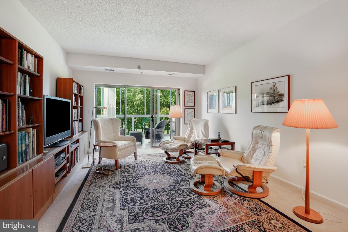 TURNBERRY COURTS AT LEIS - Residential