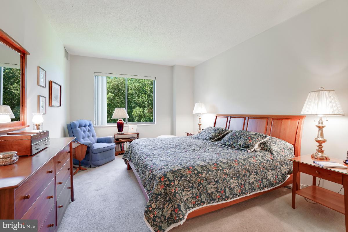 TURNBERRY COURTS AT LEIS - Residential