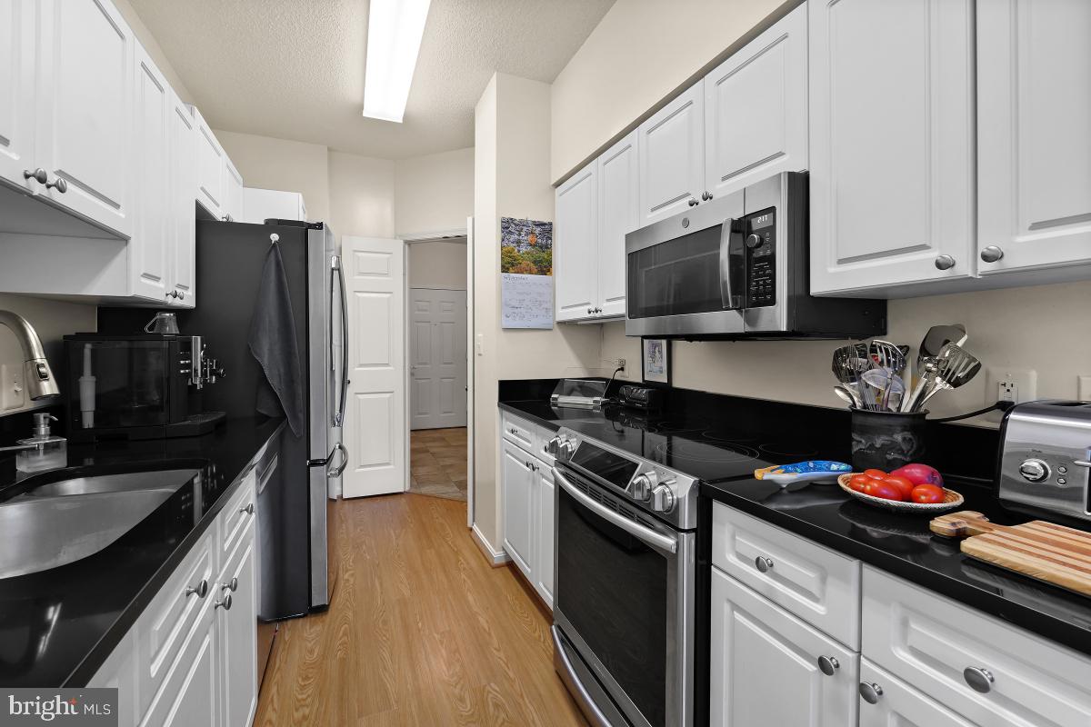 TURNBERRY COURTS AT LEIS - Residential