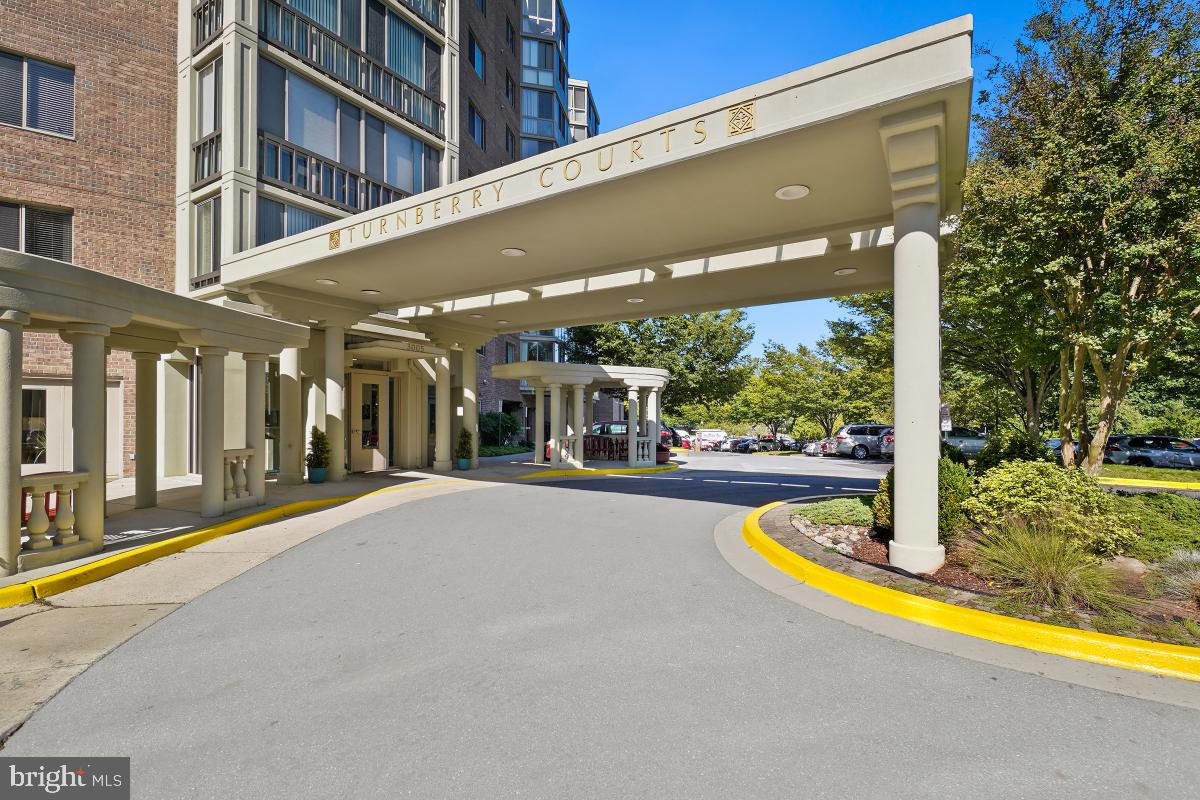 TURNBERRY COURTS AT LEIS - Residential