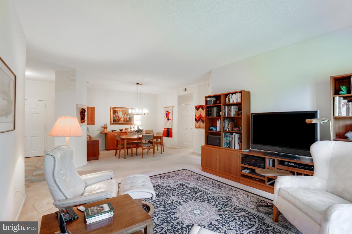 TURNBERRY COURTS AT LEIS - Residential