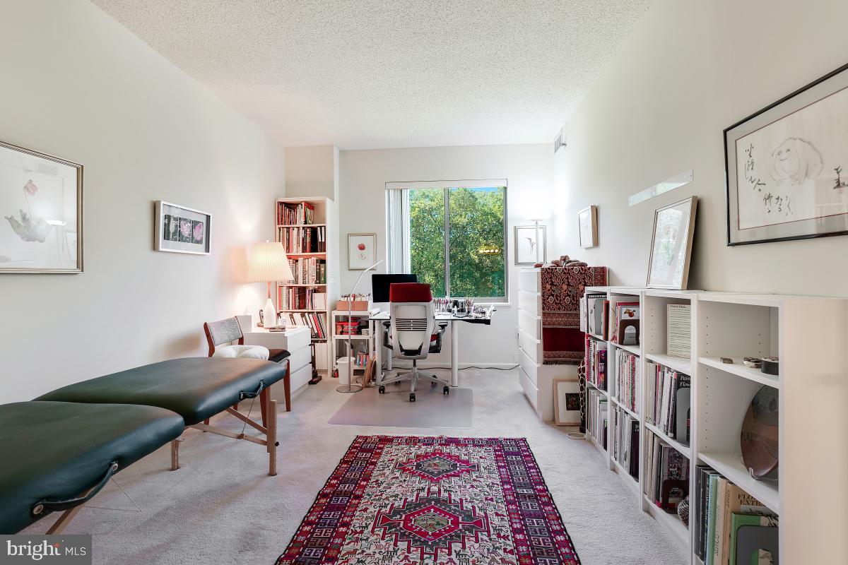 TURNBERRY COURTS AT LEIS - Residential