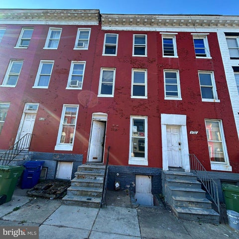 Townhouse For Sale - 2125 Hollins Street<br/> BALTIMORE, MD 21223
