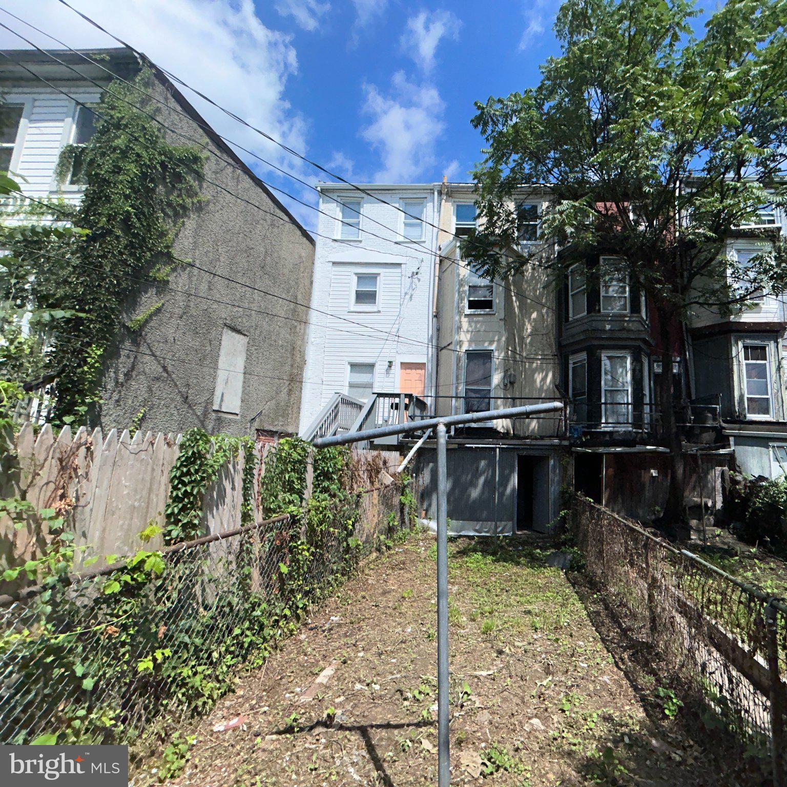 2125 HOLLINS STREET