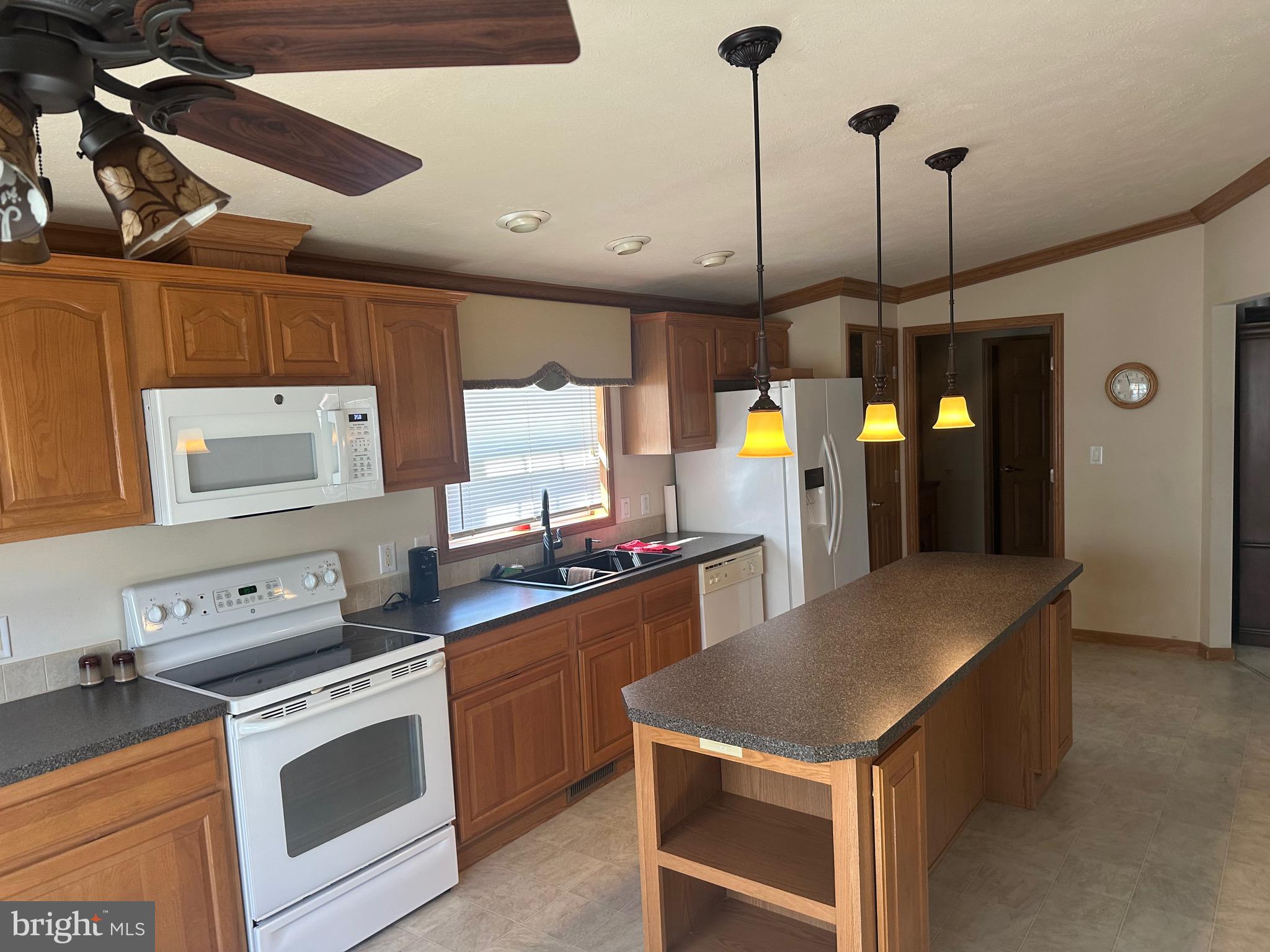 MELODYLAKESCNTRYCLUB - Residential