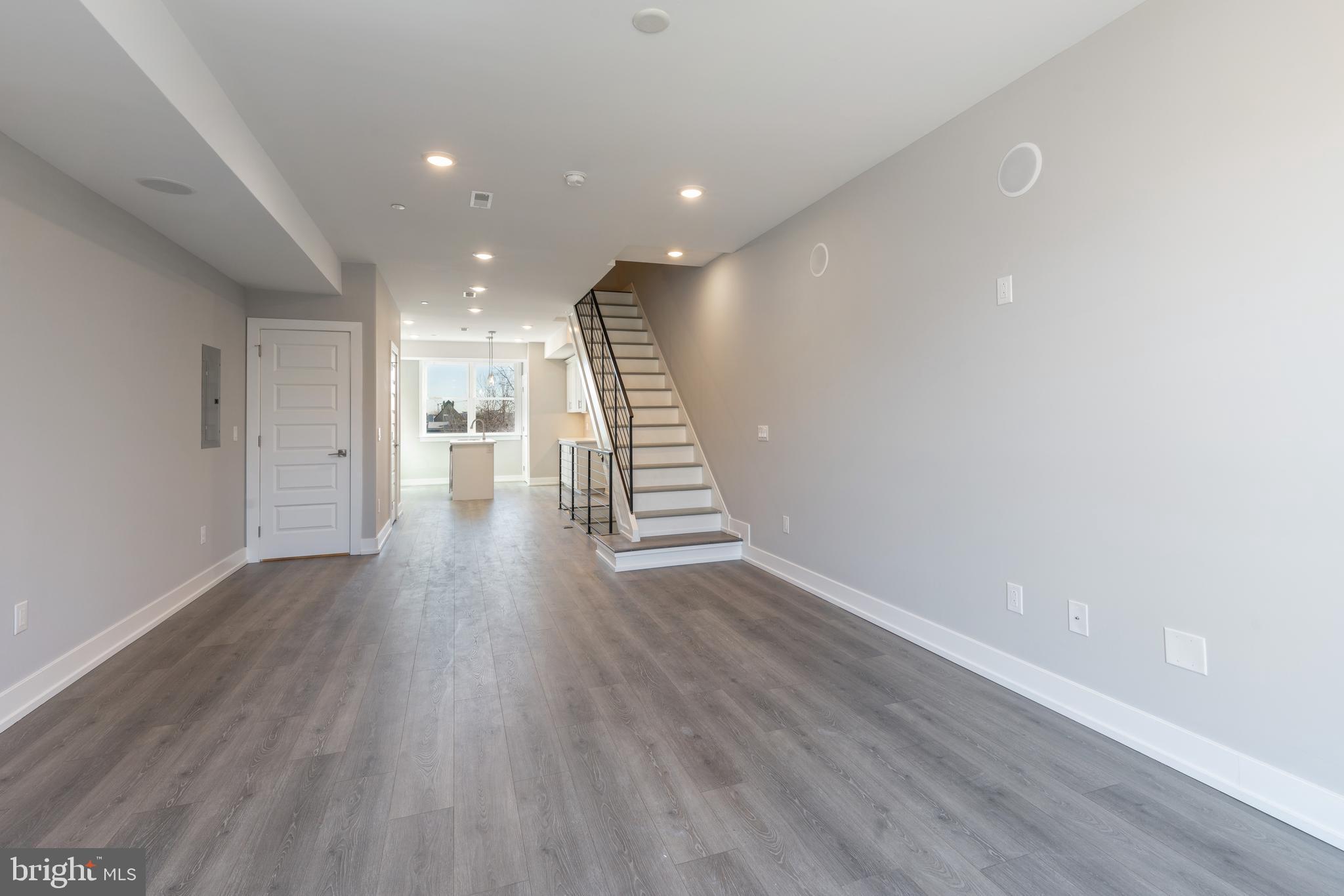 SOUTH KENSINGTON - Residential Income