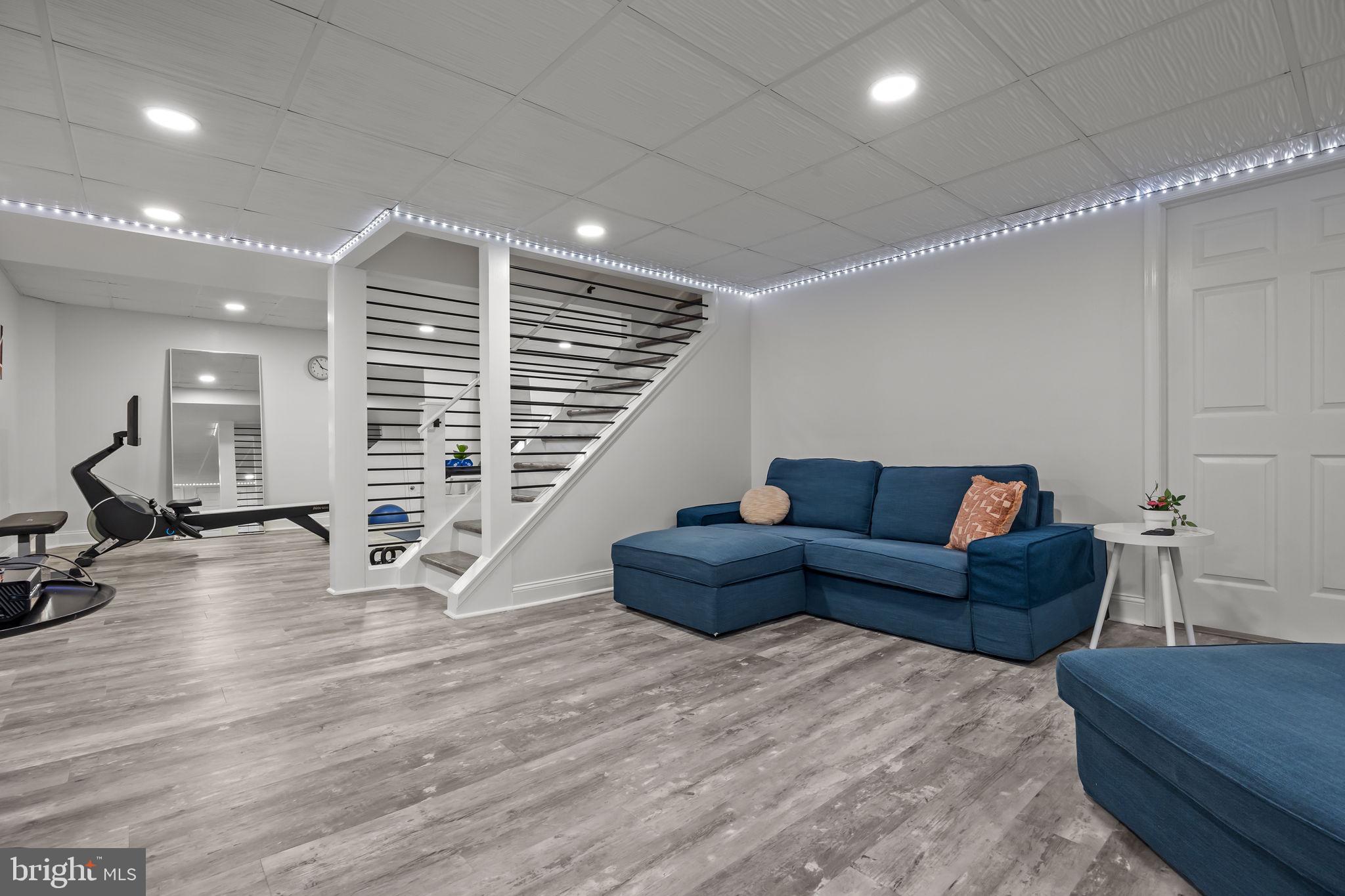 RIVER KNOLL - Residential