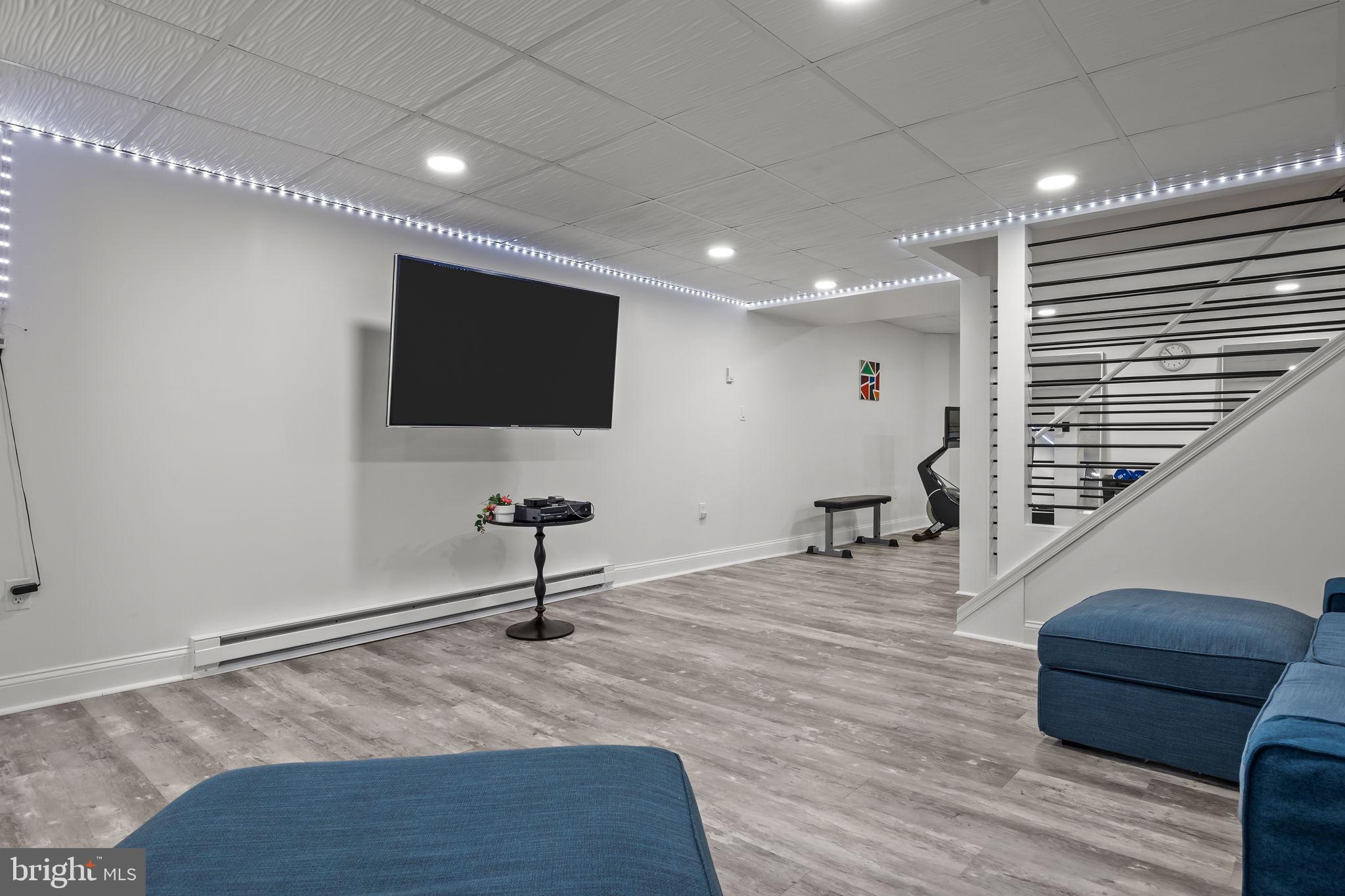 RIVER KNOLL - Residential