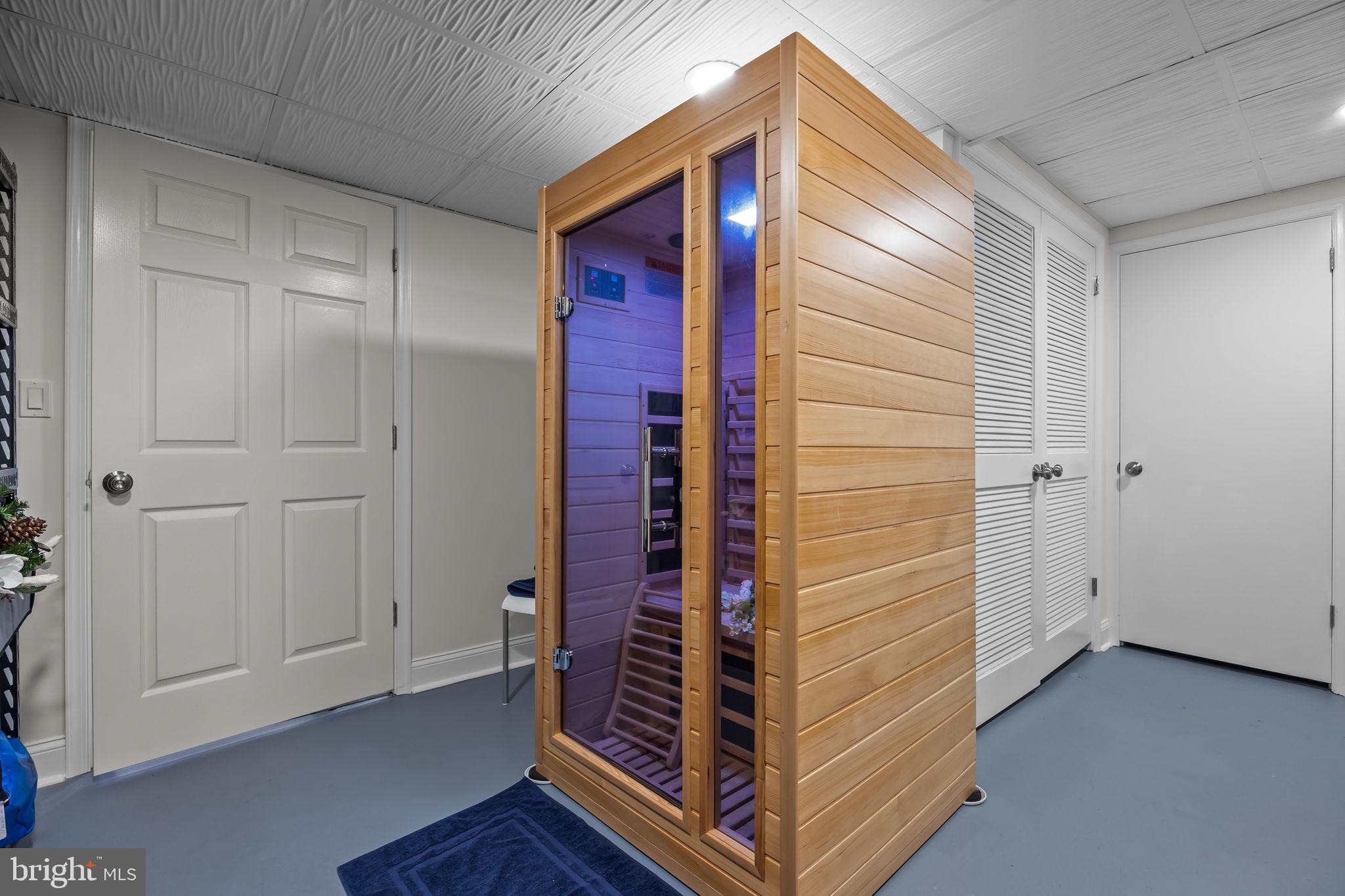 RIVER KNOLL - Residential