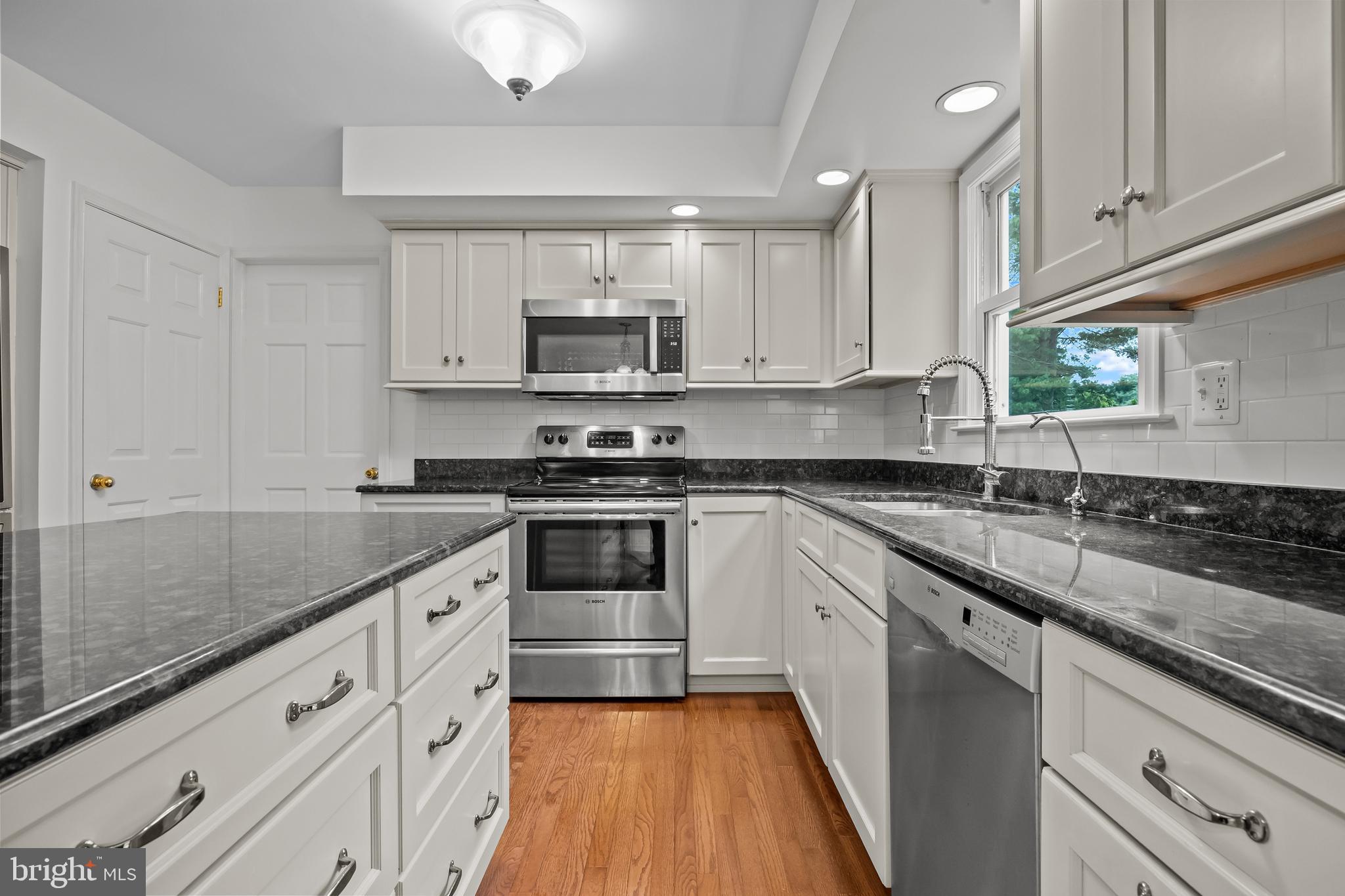 RIVER KNOLL - Residential