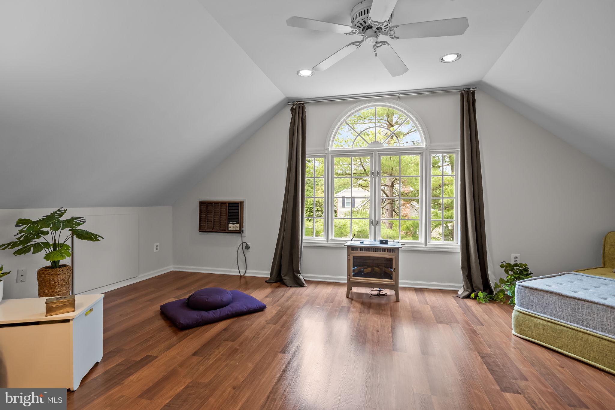 RIVER KNOLL - Residential