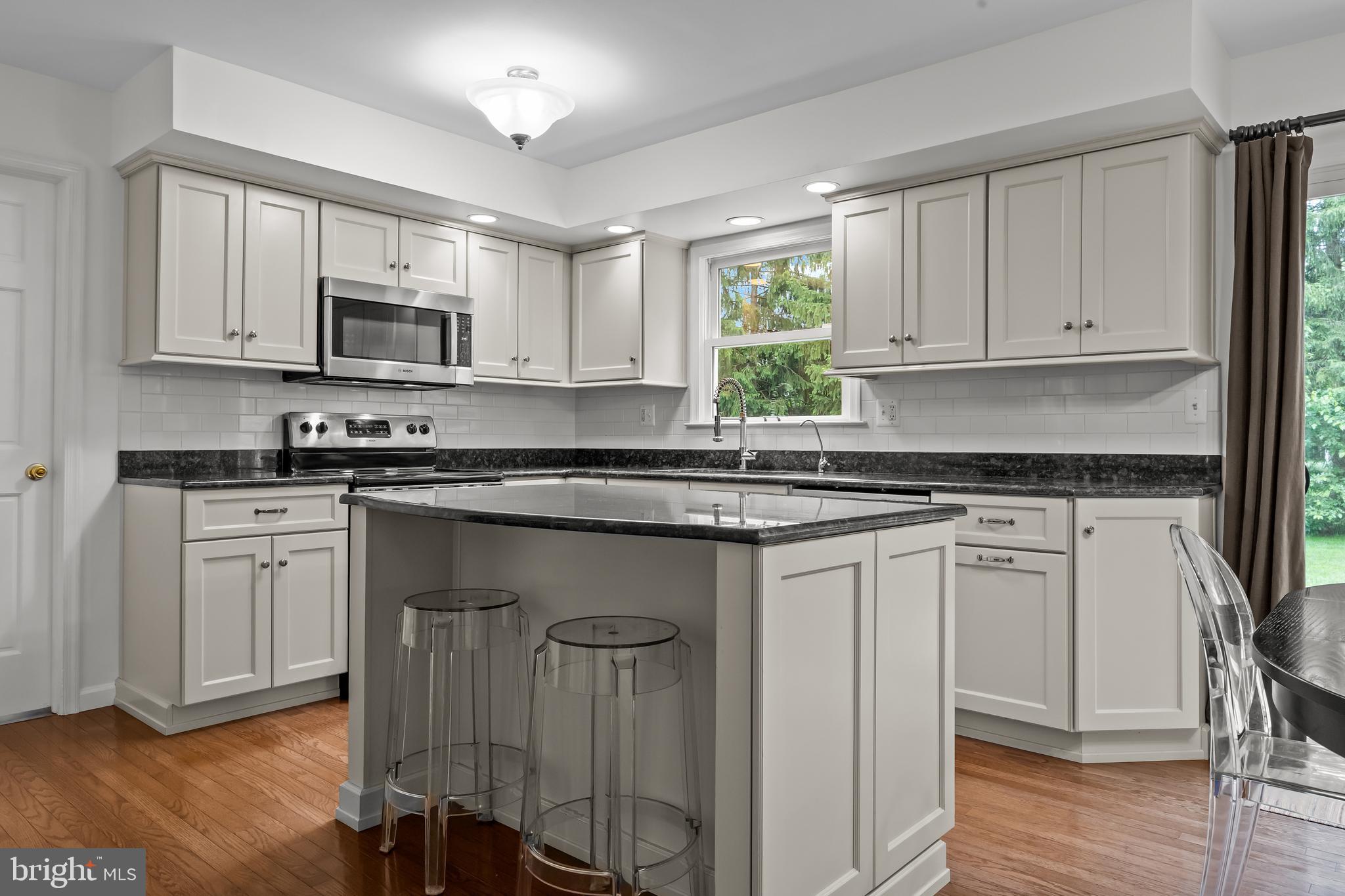 RIVER KNOLL - Residential