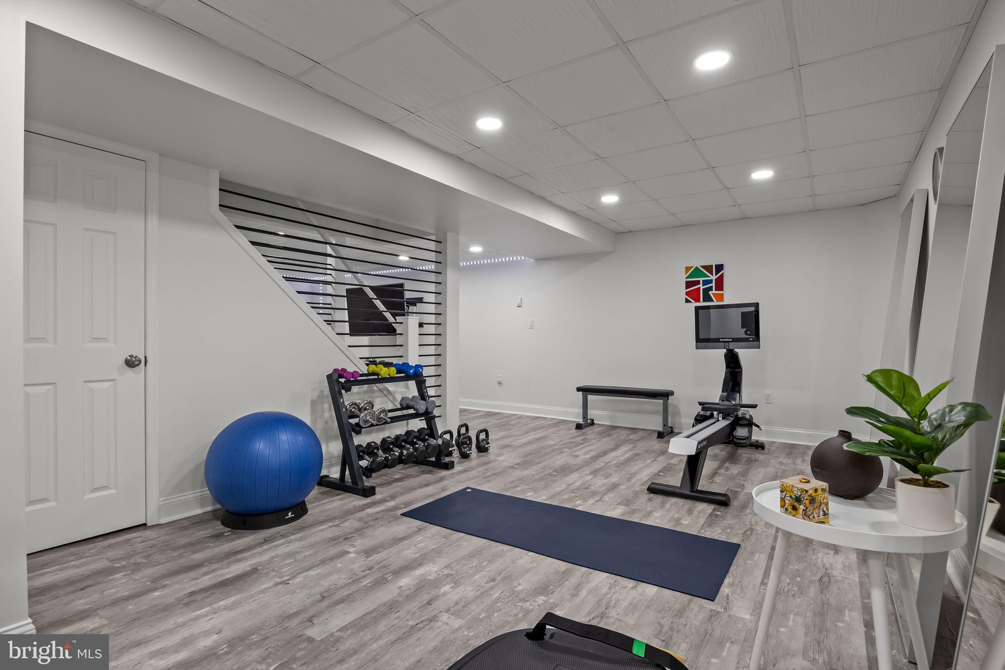 RIVER KNOLL - Residential