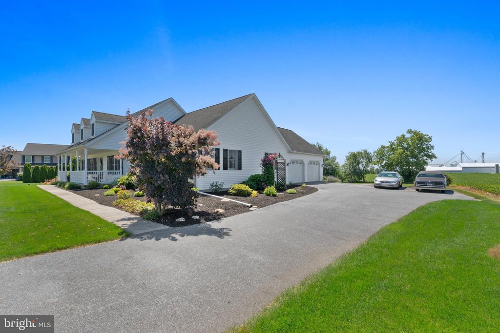 Photo of 2502 MOUNT PLEASANT RD, MOUNT JOY, PA 17552 (MLS # PALA2033986)
