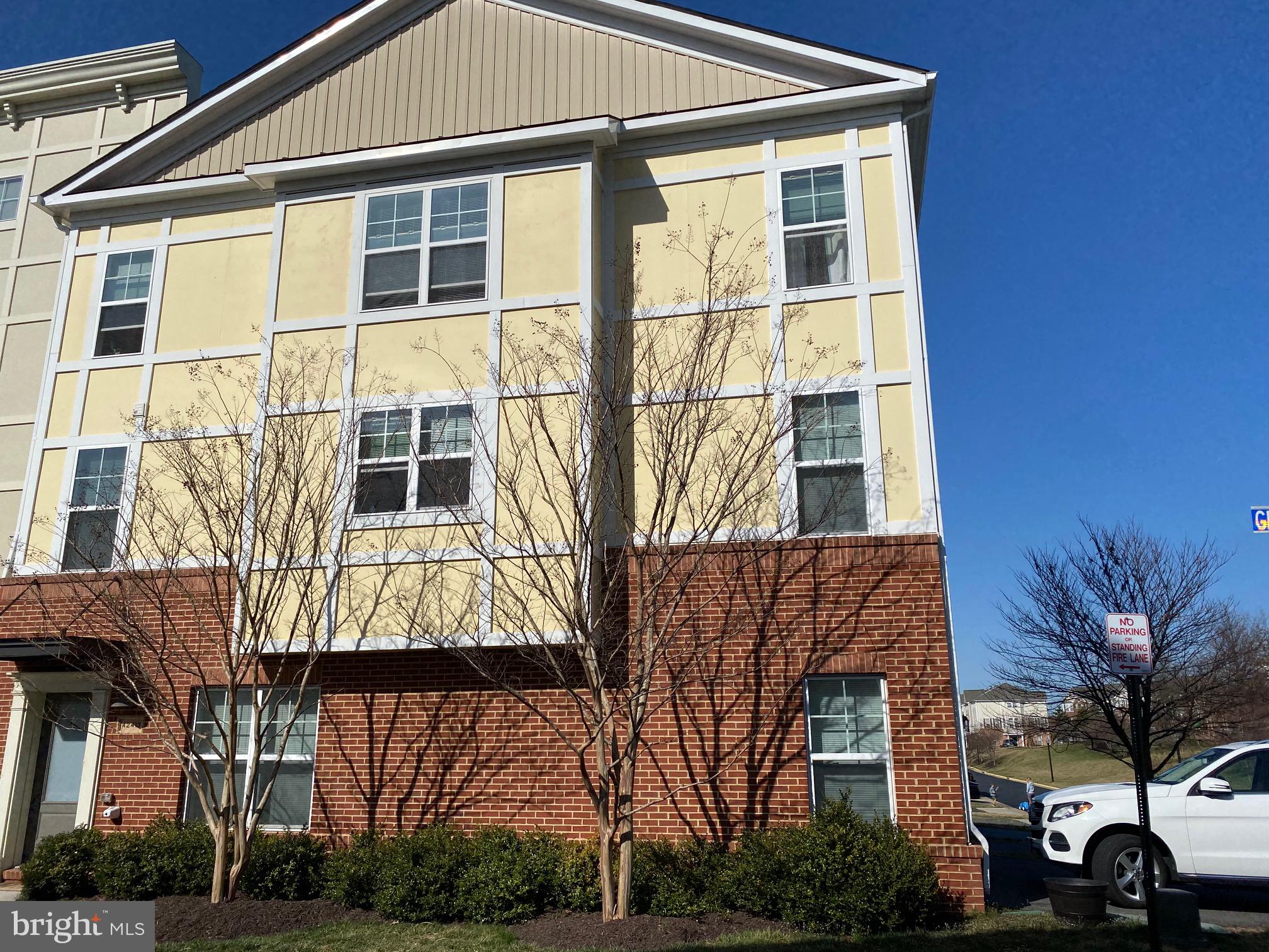 BRAMBLETON OVERLOOK - Residential Lease