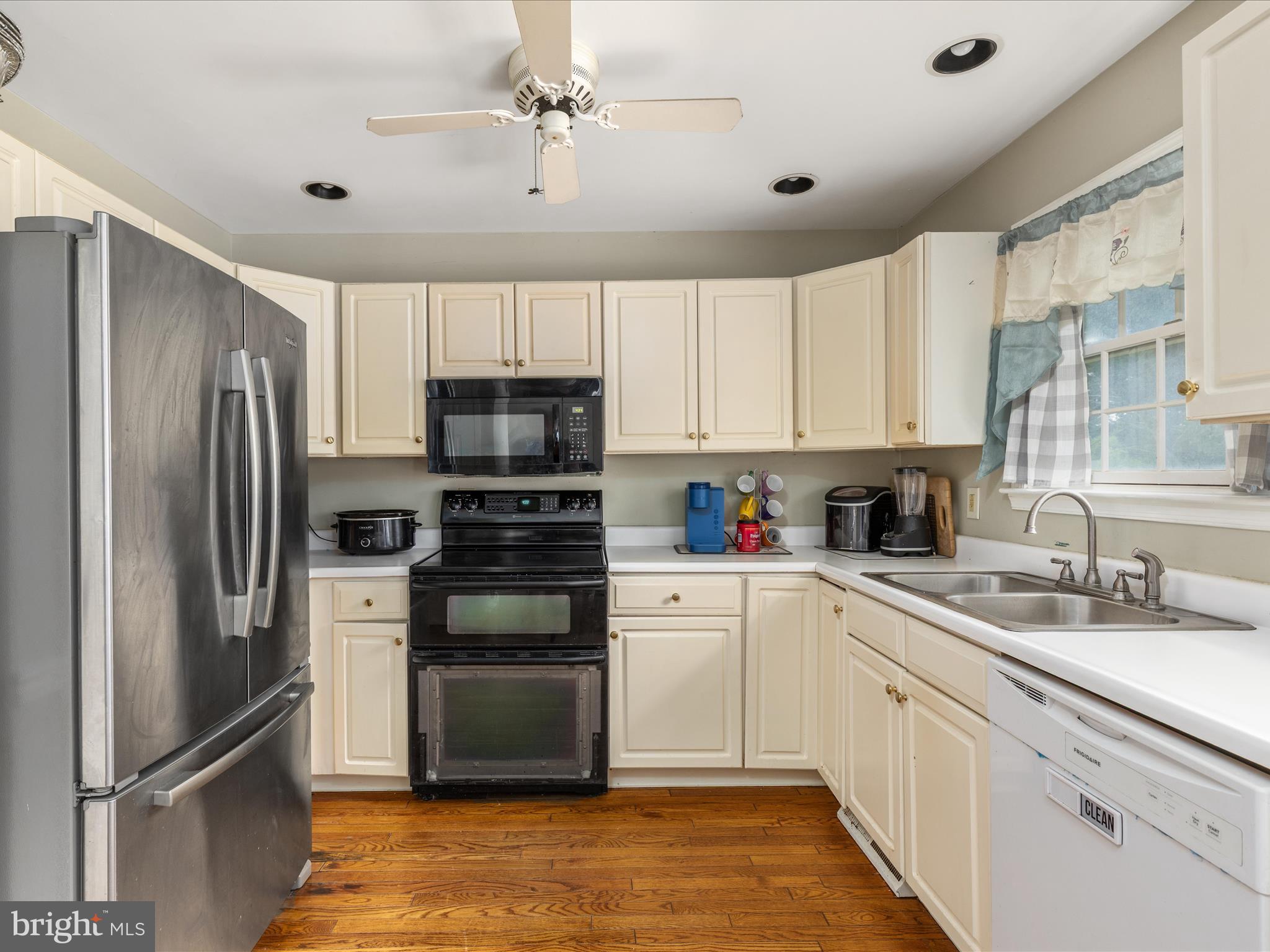 SHAFFER HILLS - Residential