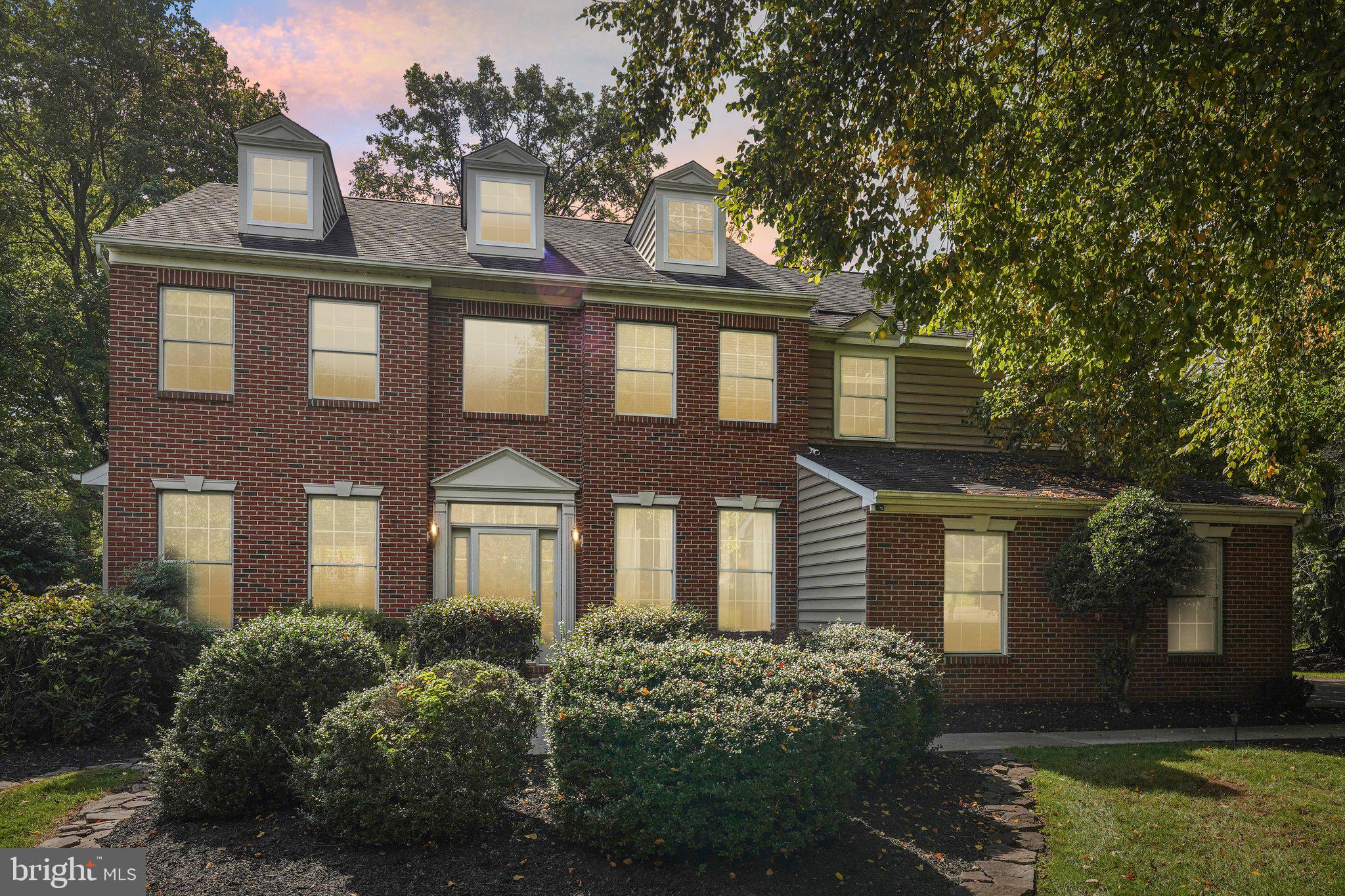 10 BRIDLE LANE