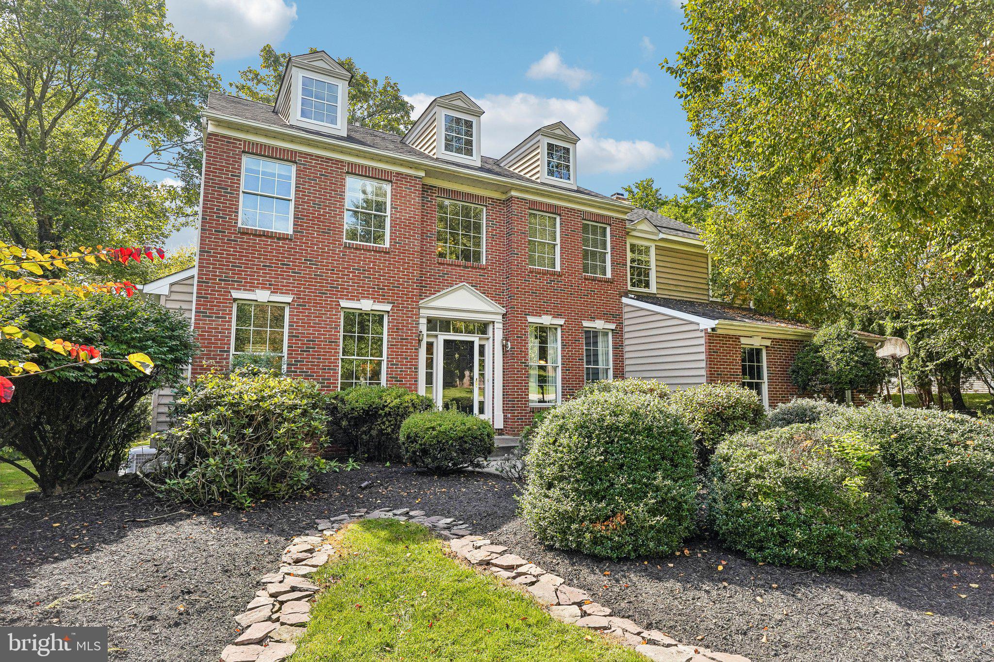 10 BRIDLE LANE