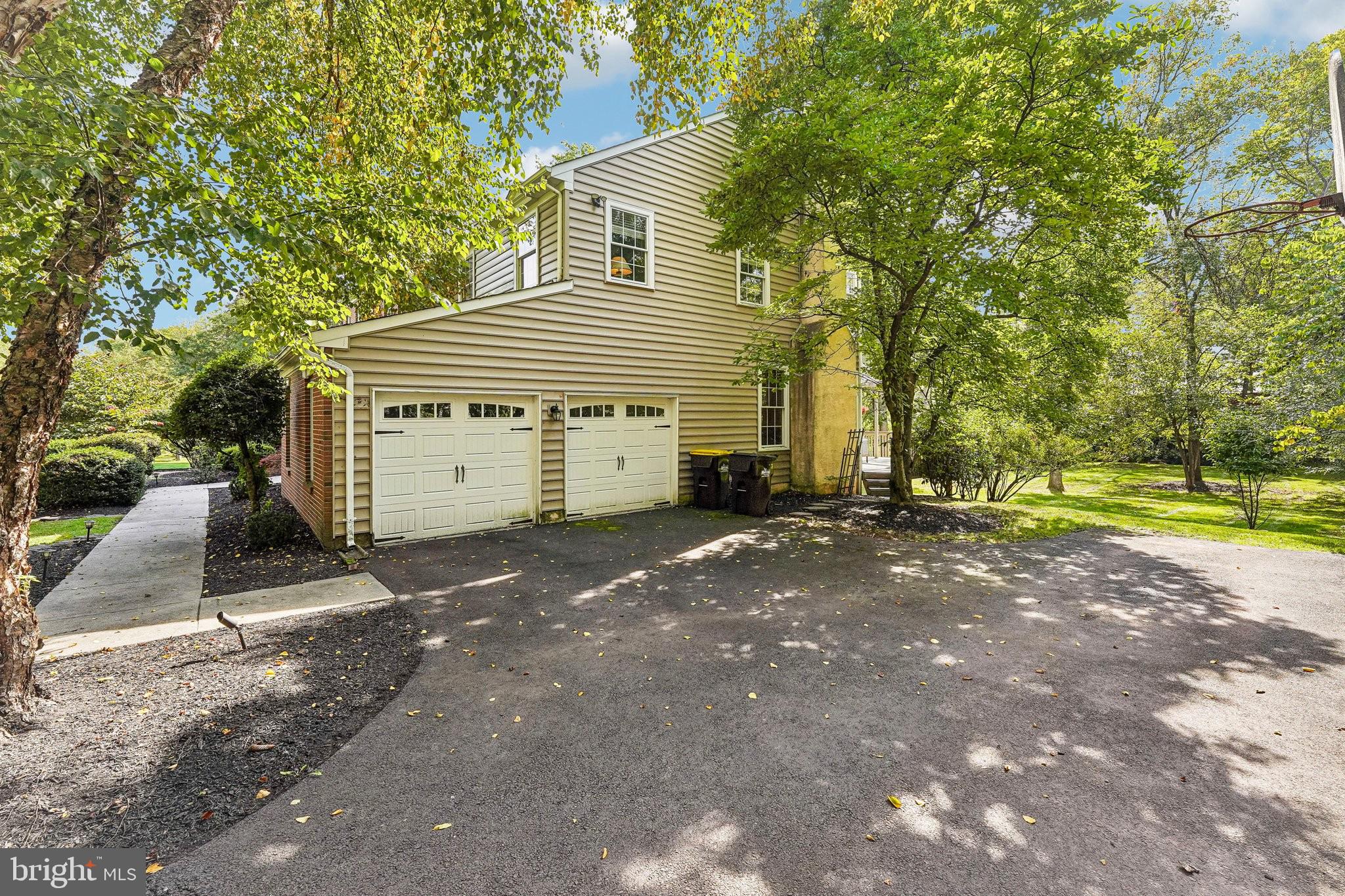 10 BRIDLE LANE