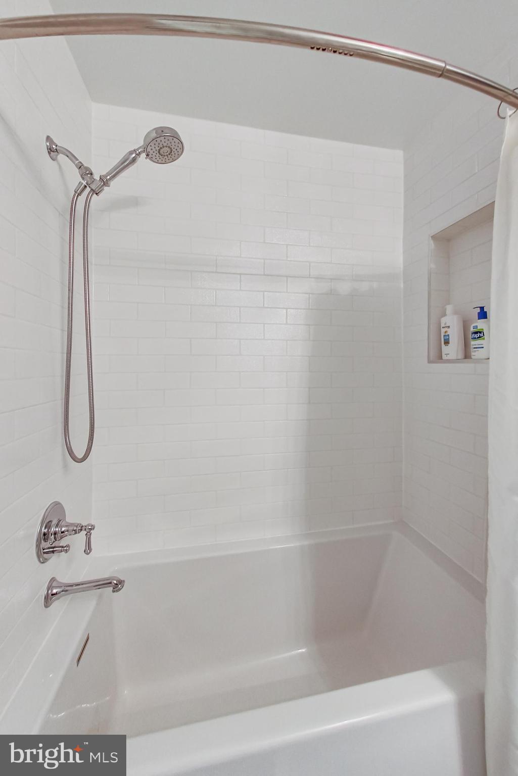 GABLES OF TUCKERMAN - Residential Lease