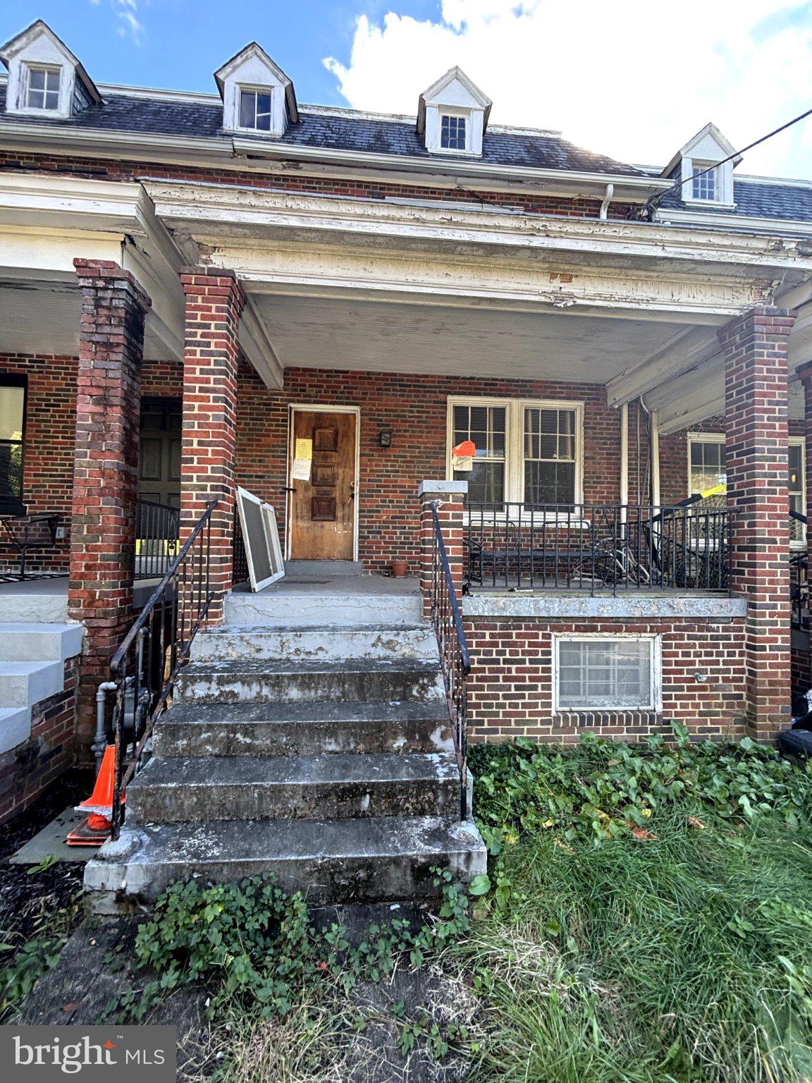 242 NW MADISON STREET NW